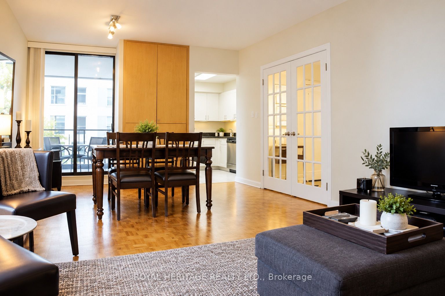 33 Harbour Square 1240 Property Photo 4