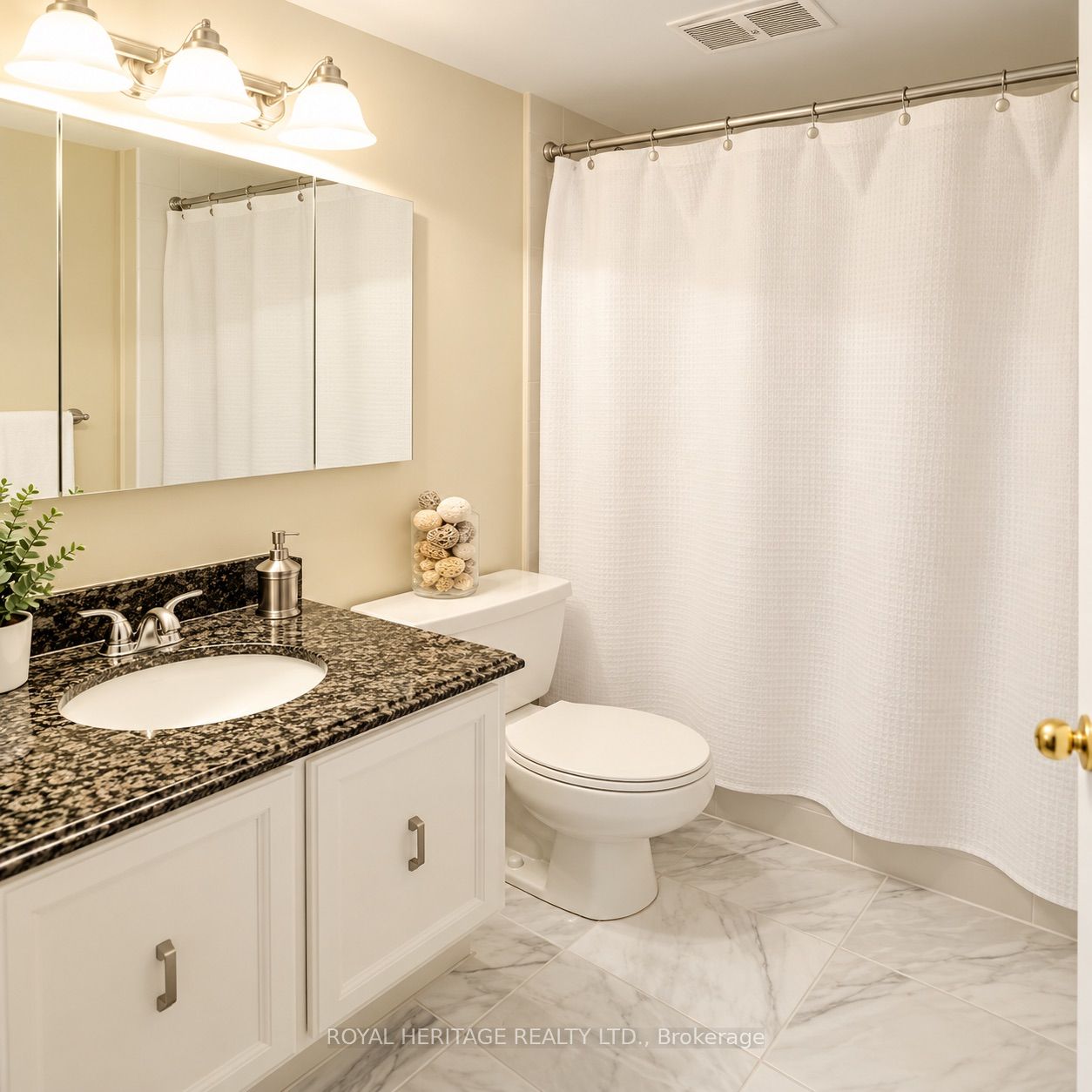 33 Harbour Square 1240 Property Photo 5