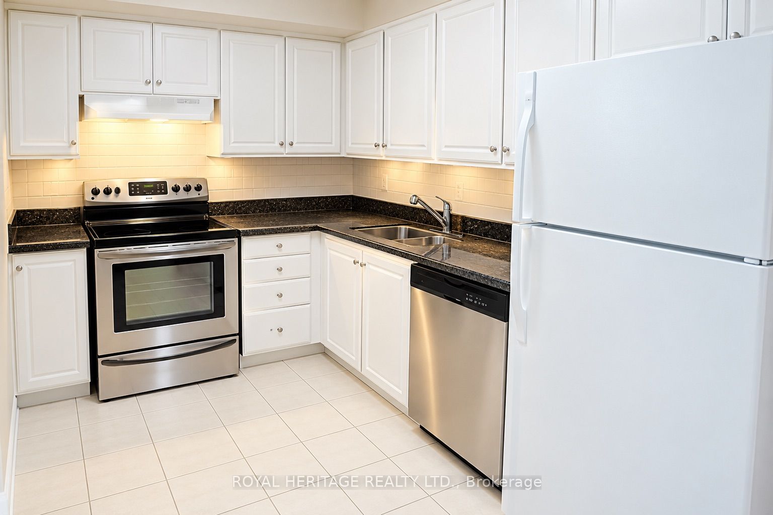33 Harbour Square 1240 Property Photo 7
