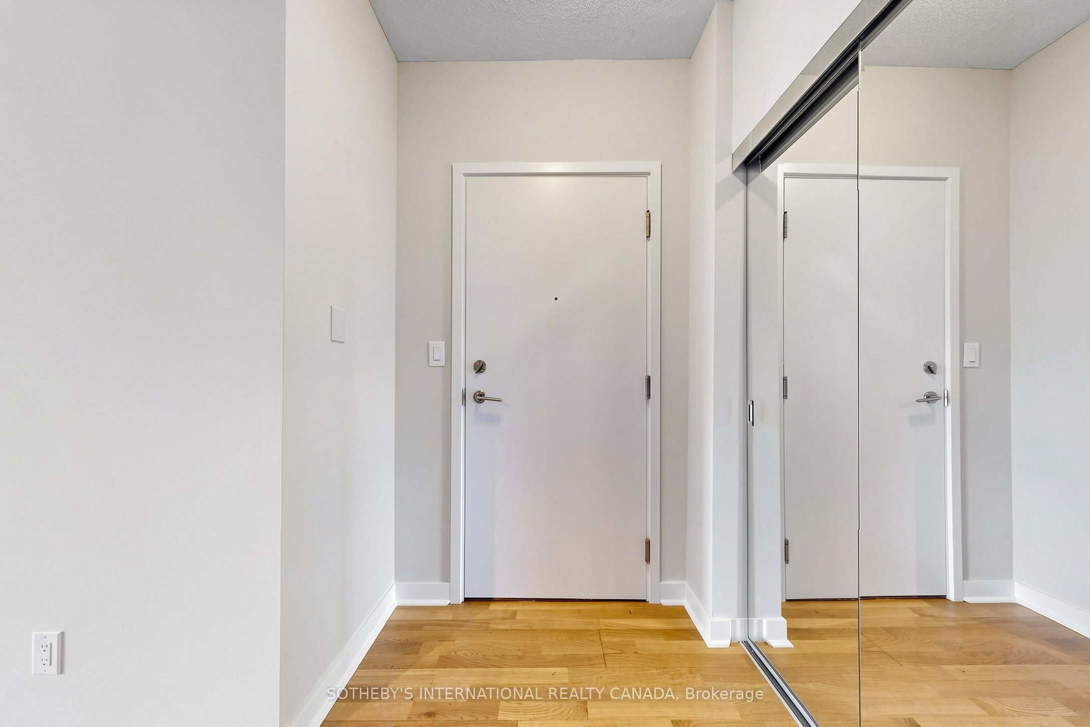 295 Adelaide Street W 3906 Property Photo 27