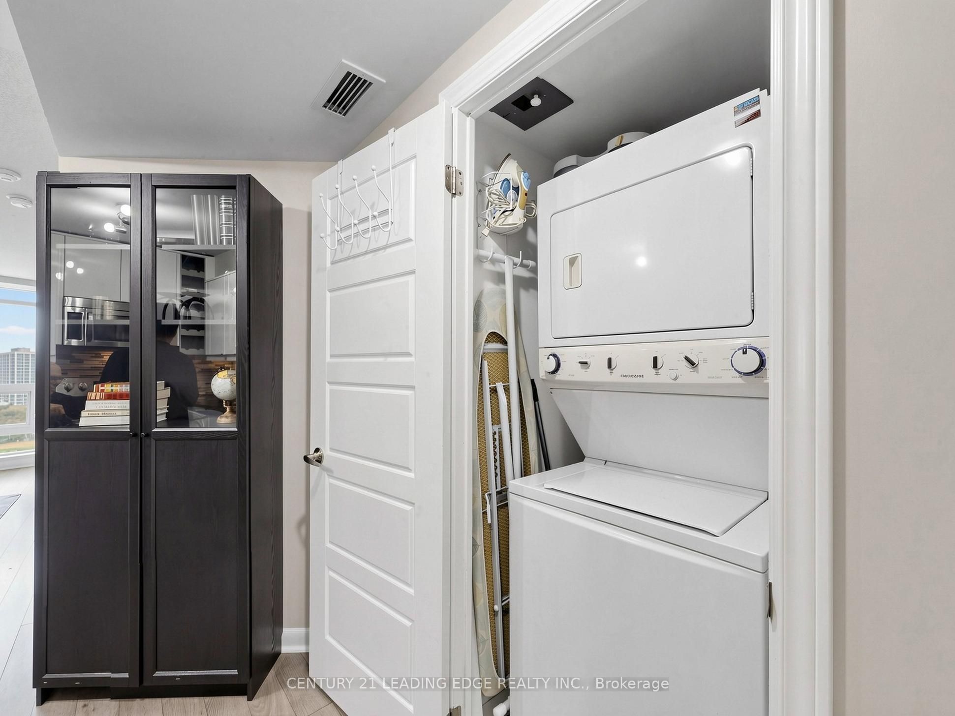 600 Fleet Street 2508 Property Photo 24