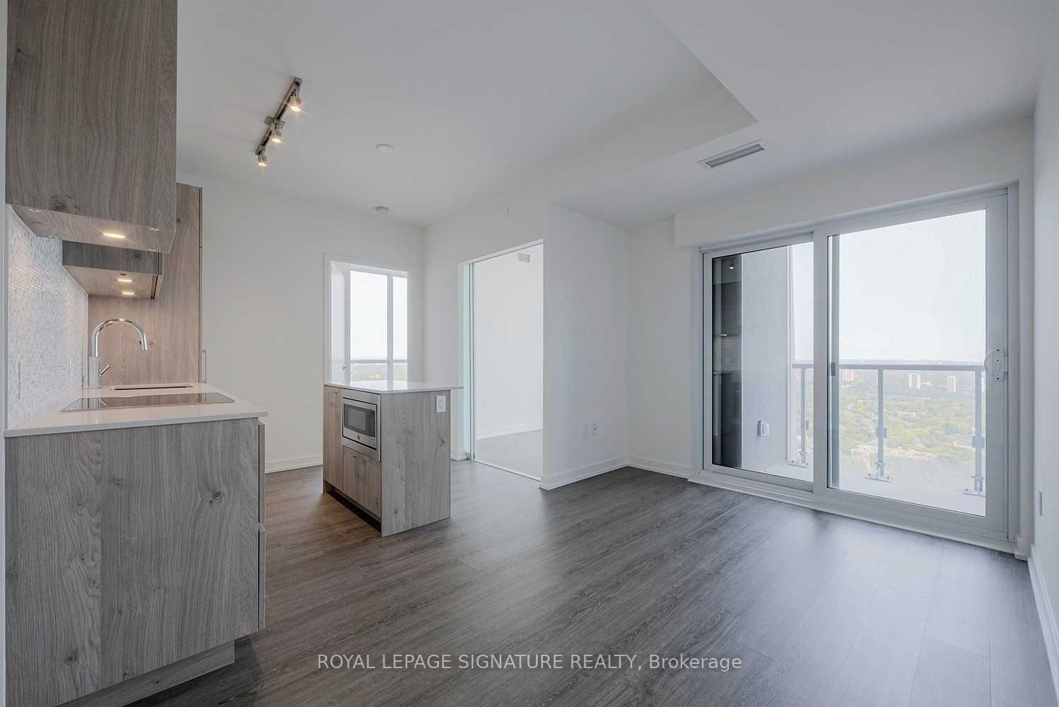 1 Yorkville Avenue 4308 Property Photo 8