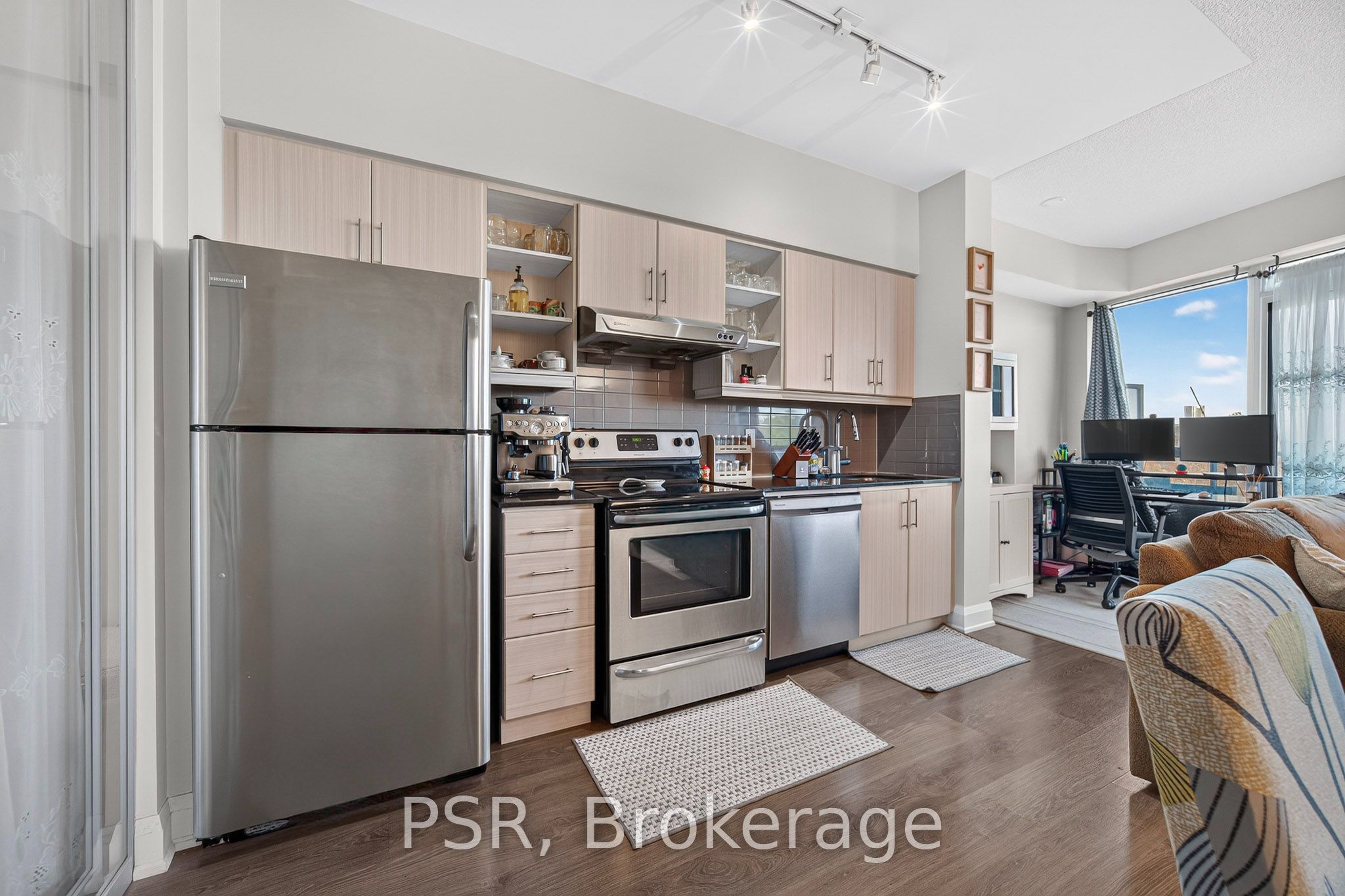 160 Vanderhoof Avenue 403 Property Photo 5