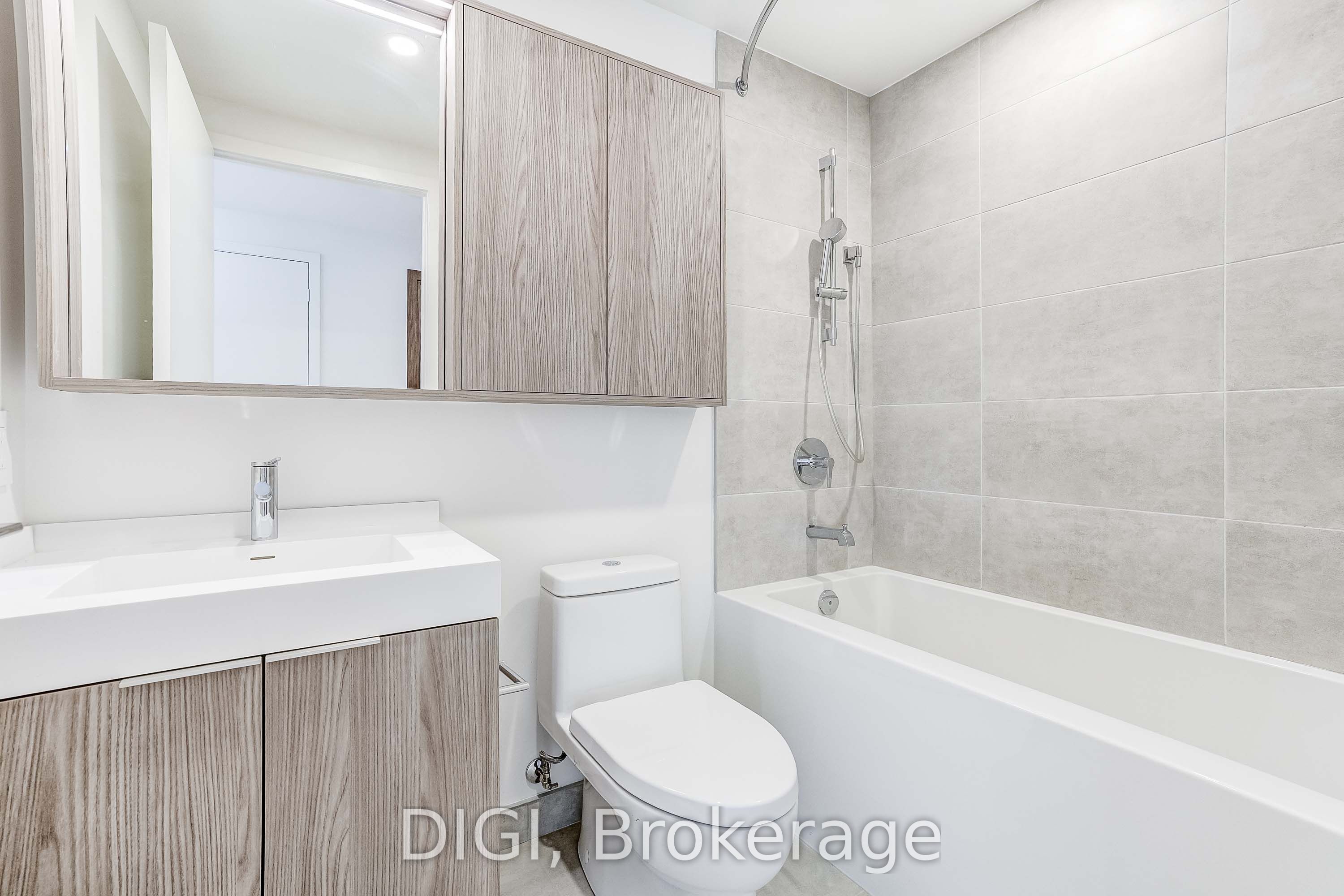 120 Ontario Street Q1218 Property Photo 3
