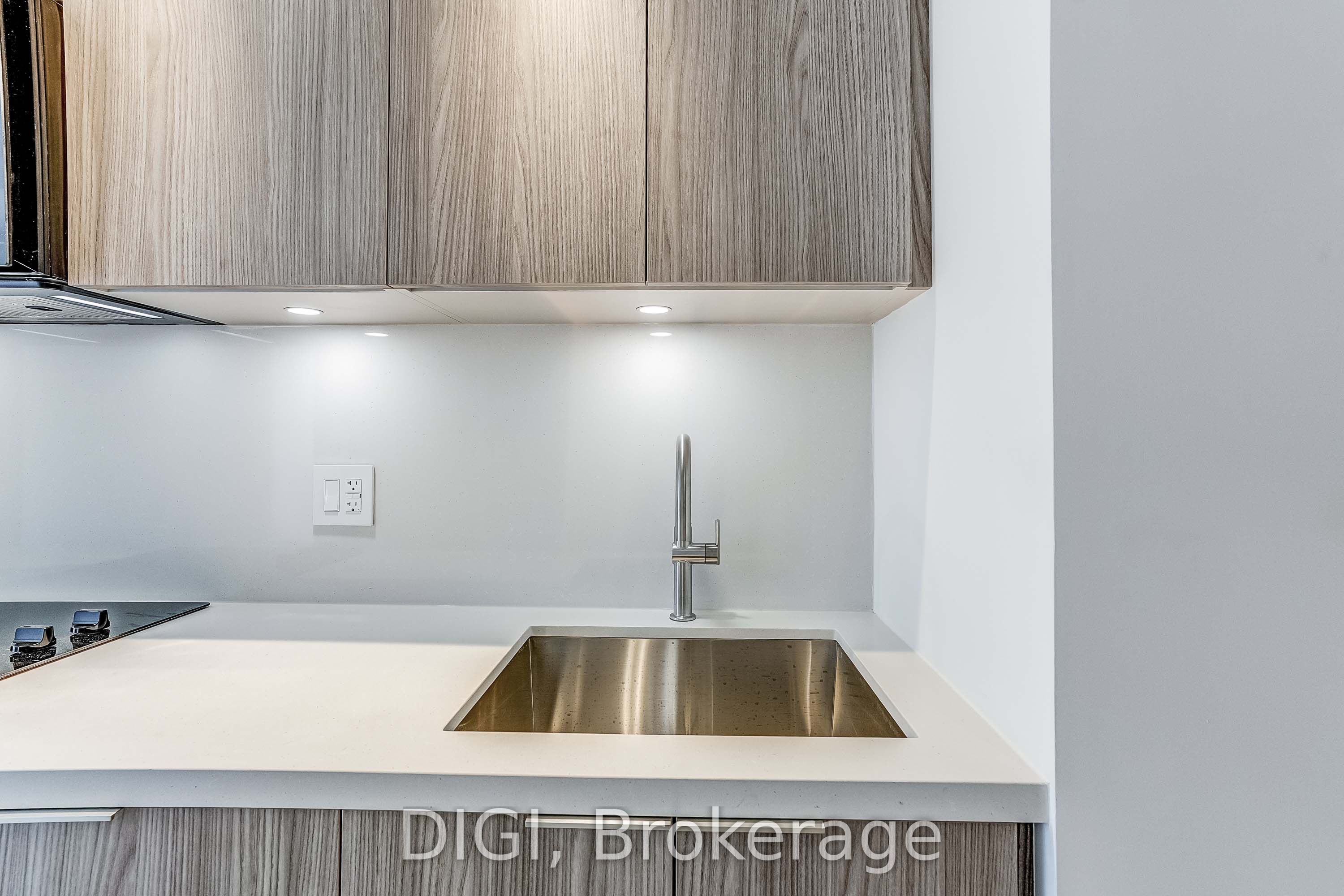 120 Ontario Street Q1215 Property Photo 6