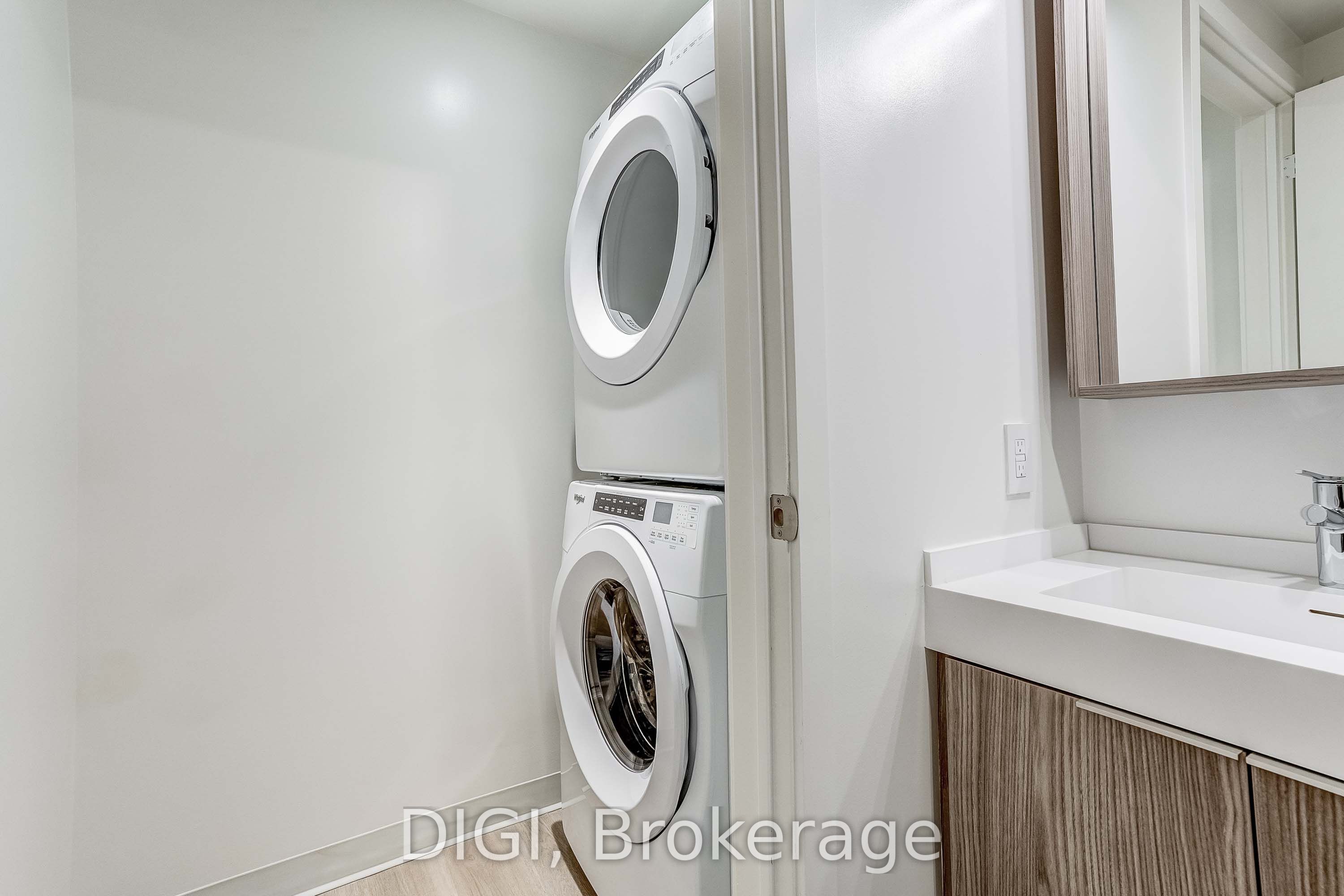 120 Ontario Street Q1215 Property Photo 13