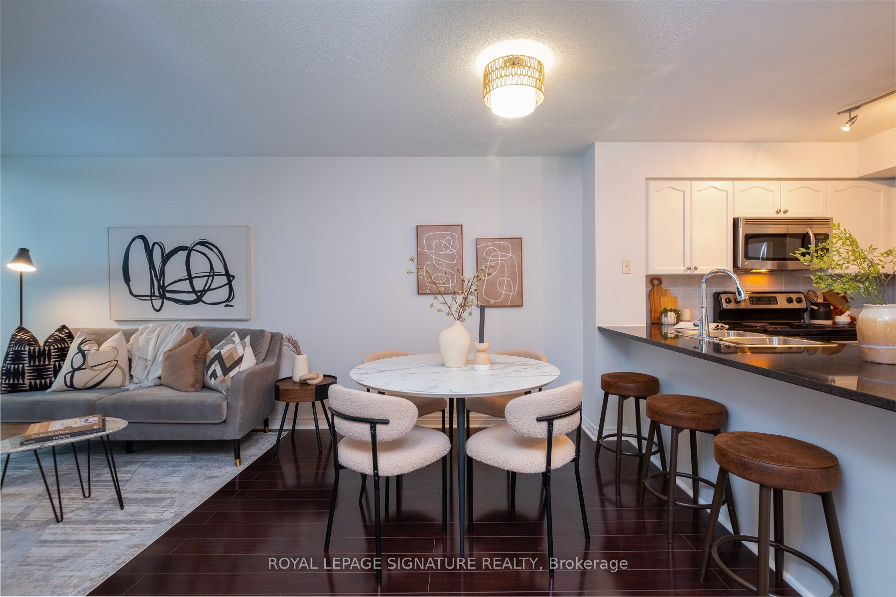 30 Grand Trunk Crescent Ph03 Property Photo 6