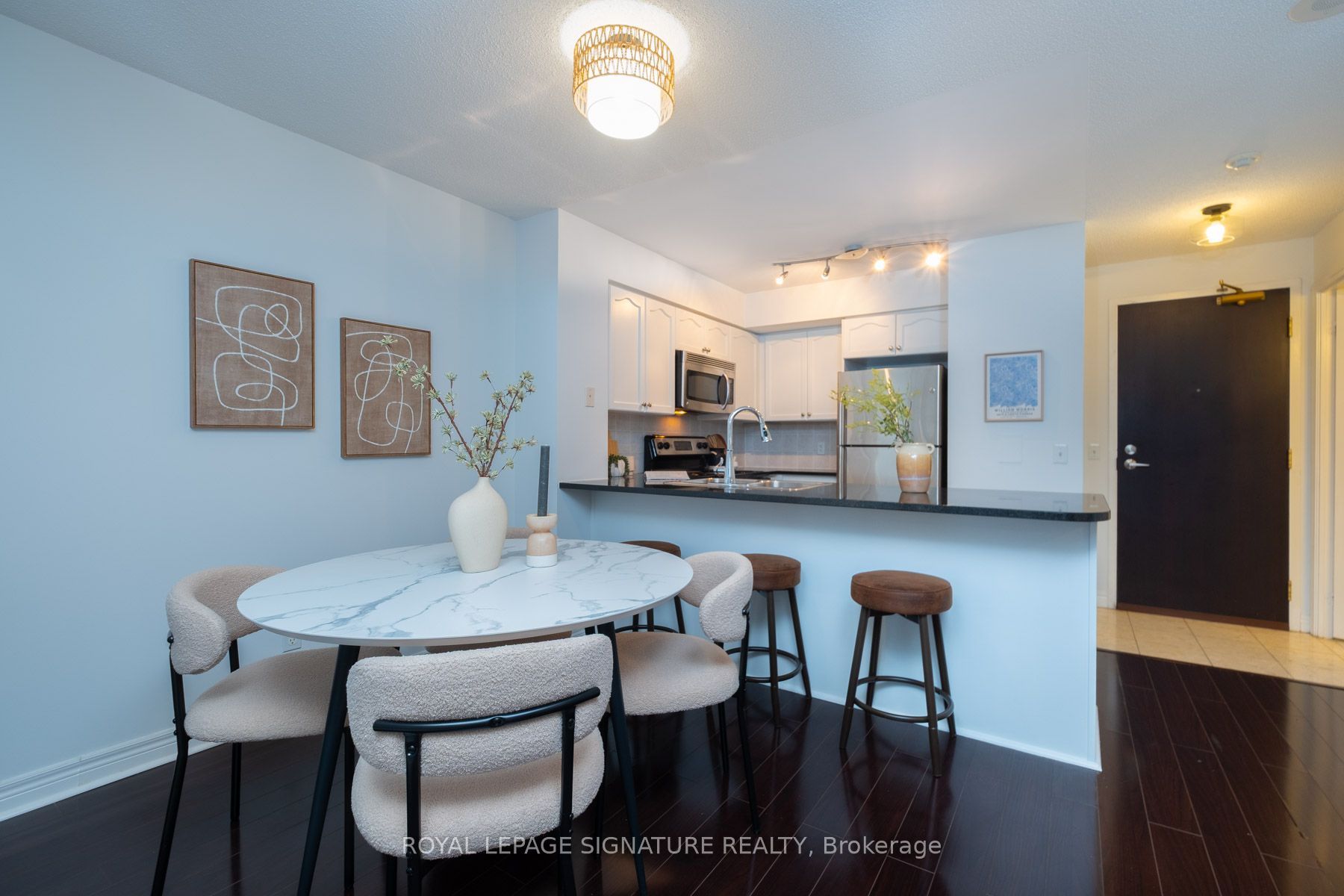 30 Grand Trunk Crescent Ph03 Property Photo 7