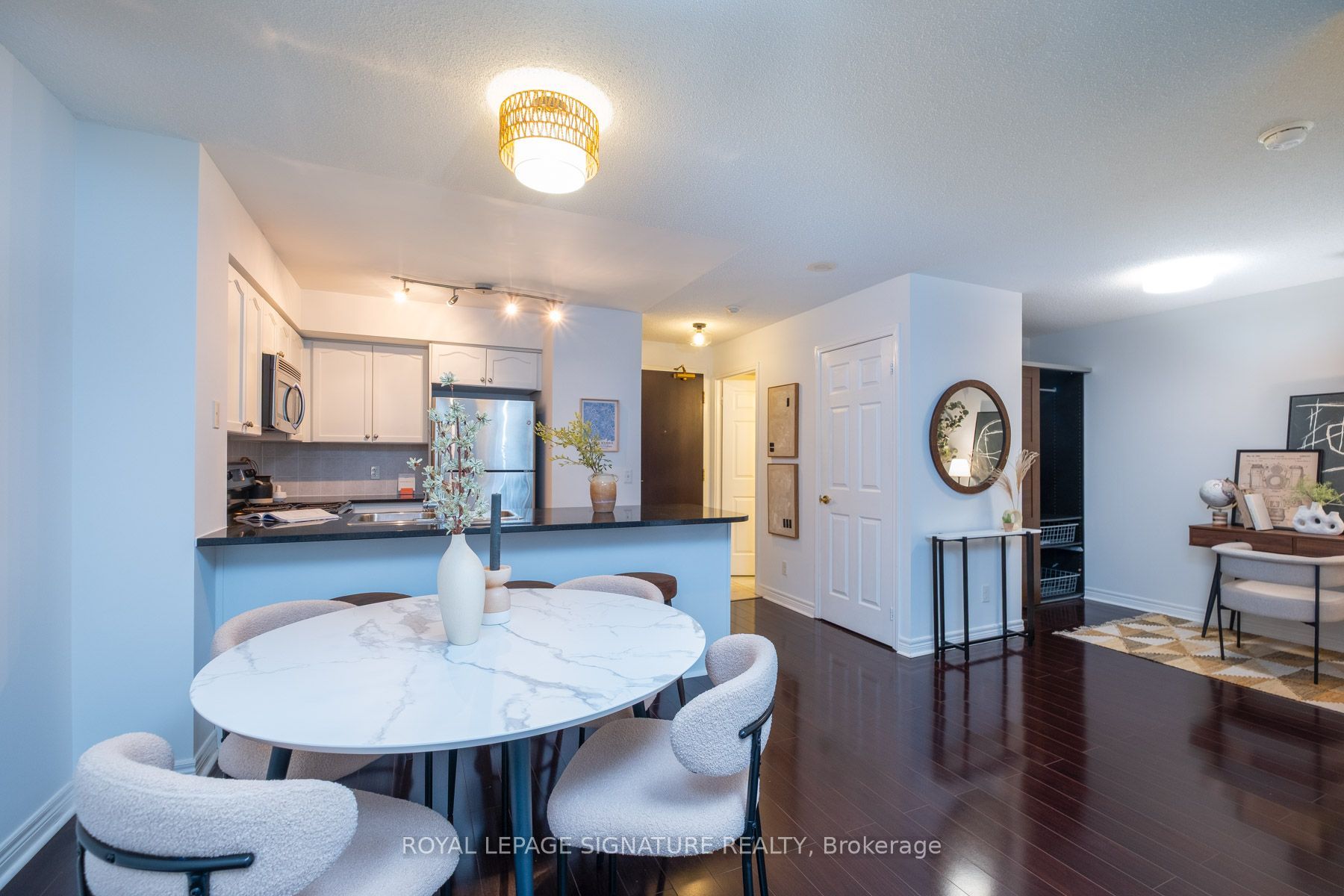 30 Grand Trunk Crescent Ph03 Property Photo 8