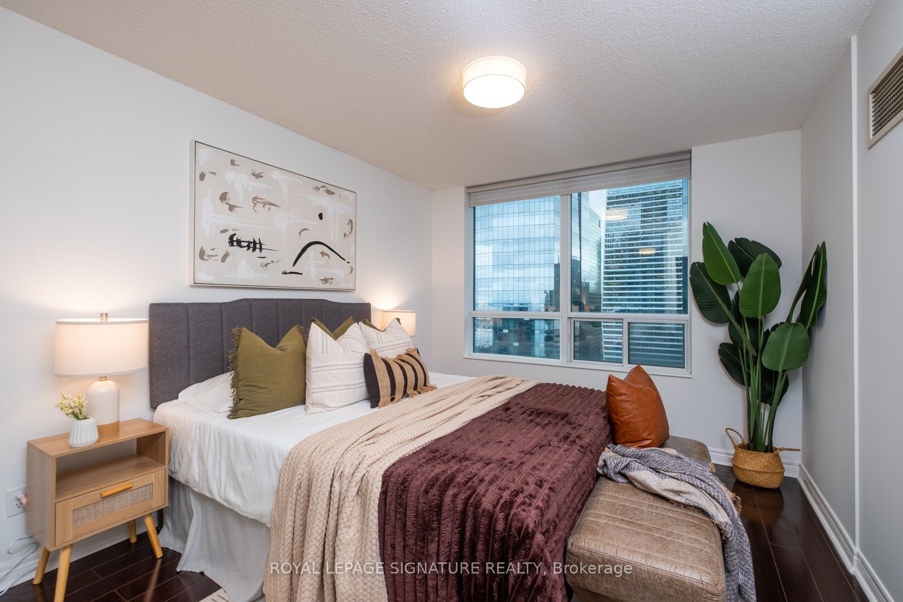 30 Grand Trunk Crescent Ph03 Property Photo 17