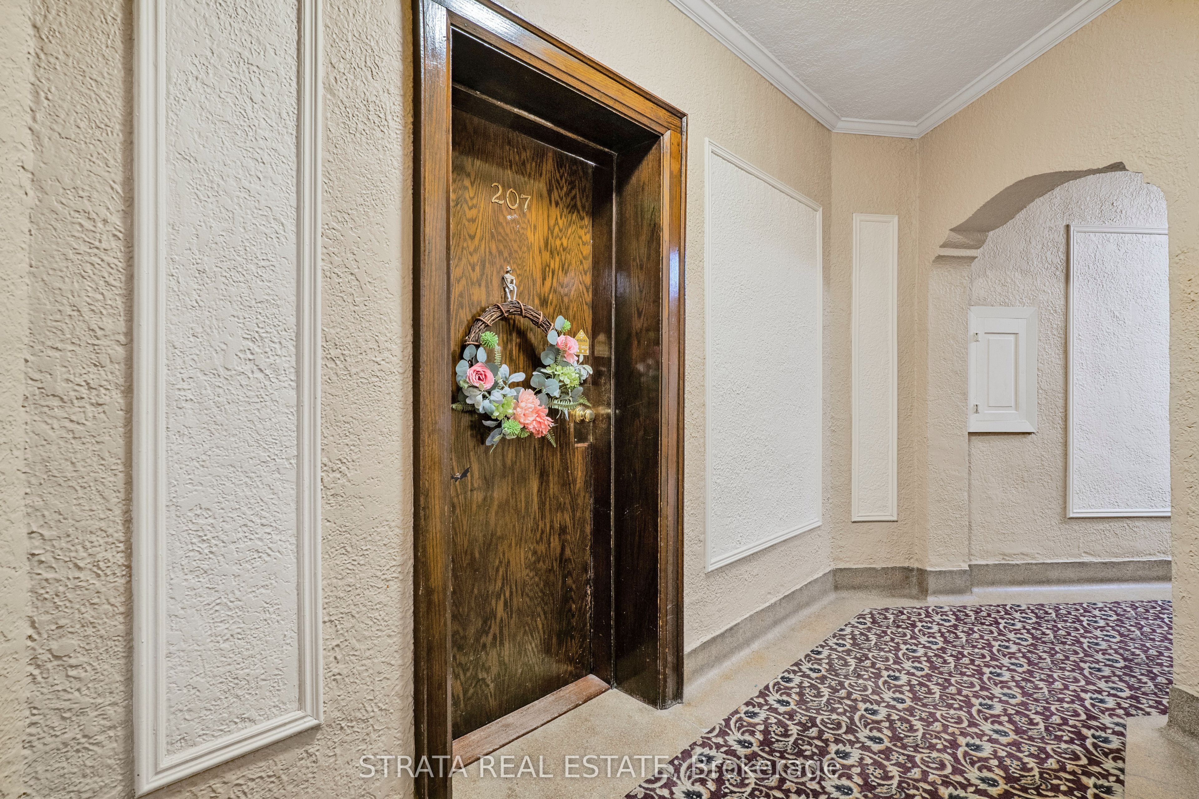 480 Oriole Parkway 207 Property Photo 5