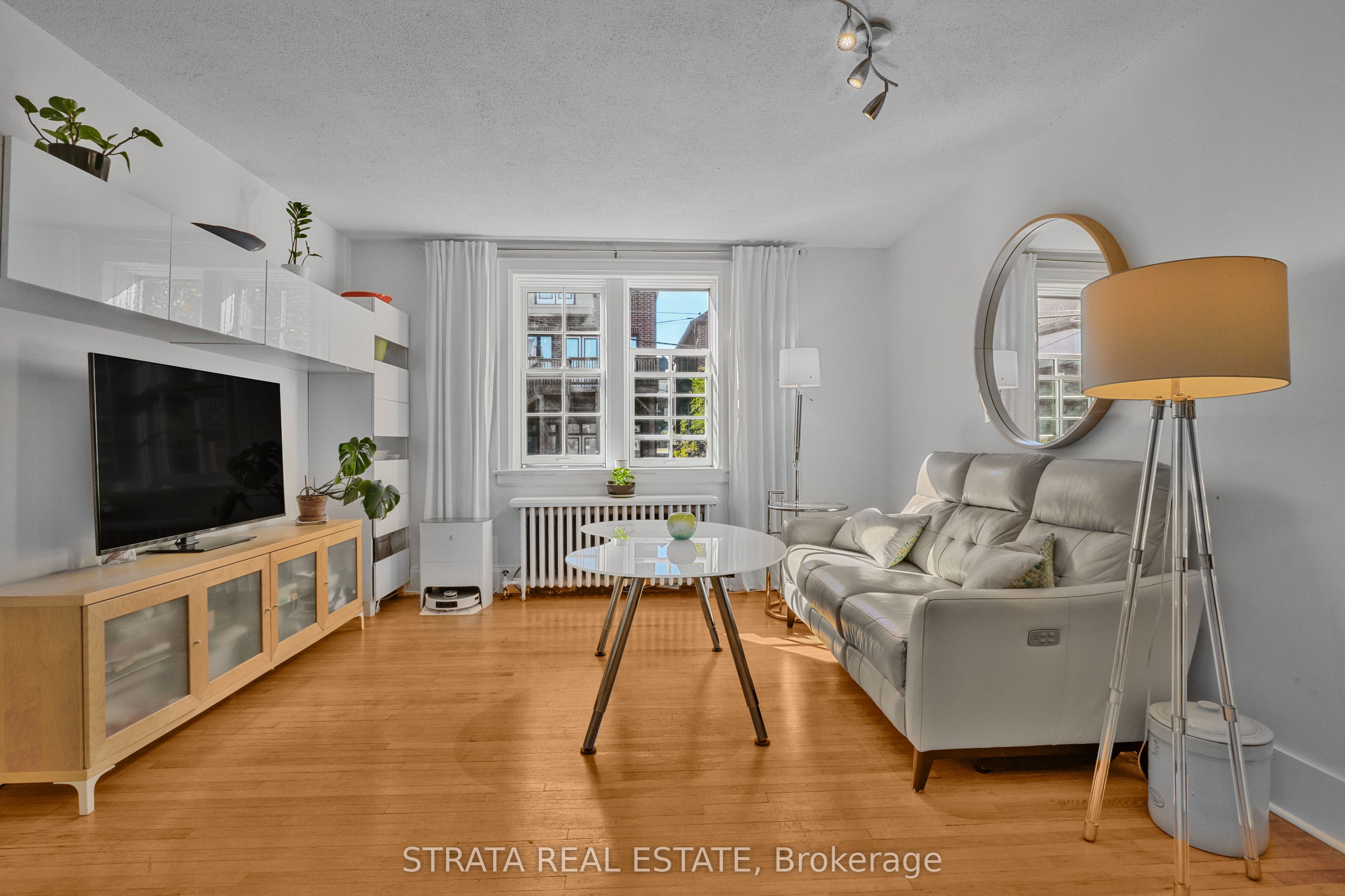 480 Oriole Parkway 207 Property Photo 6