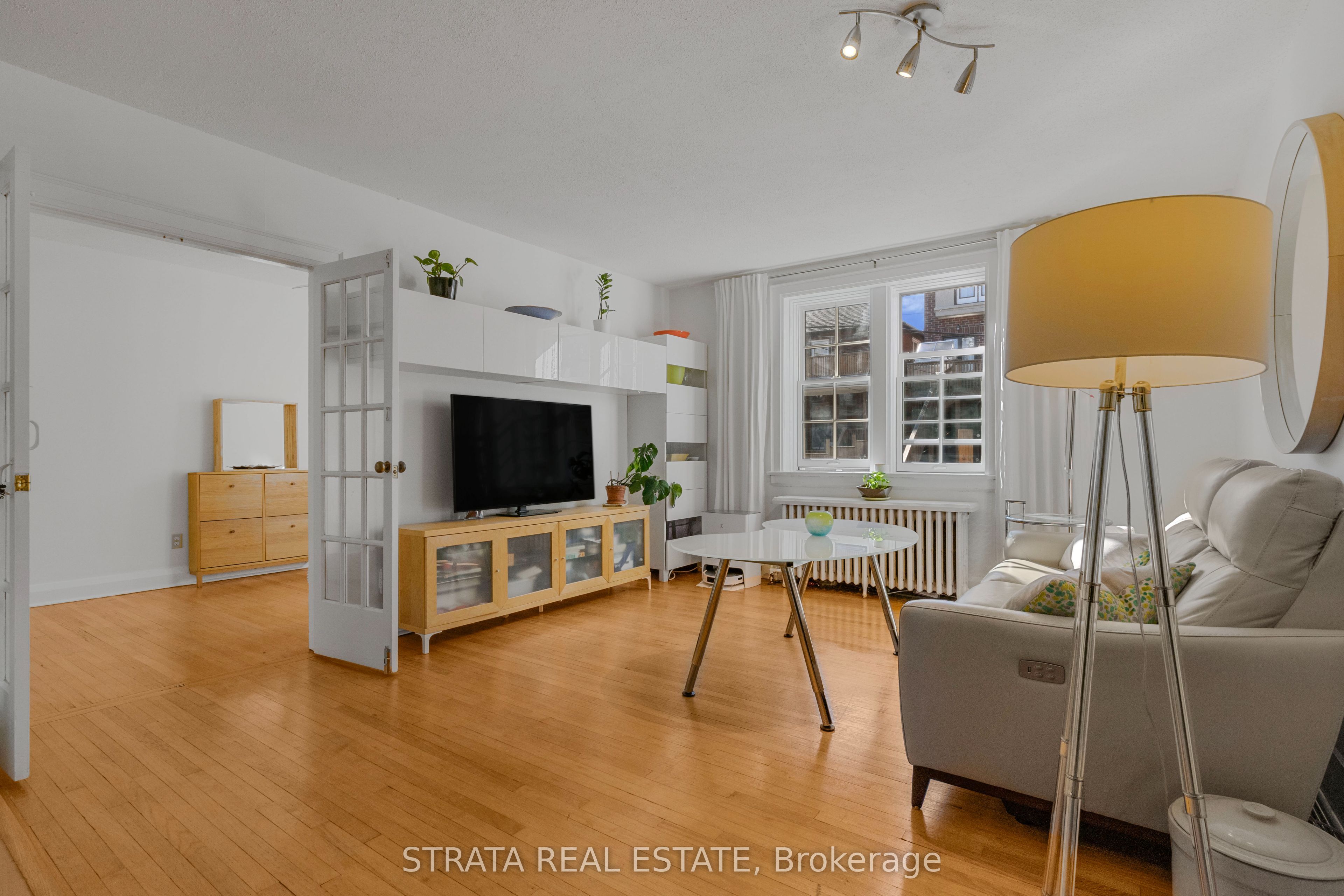 480 Oriole Parkway 207 Property Photo 8