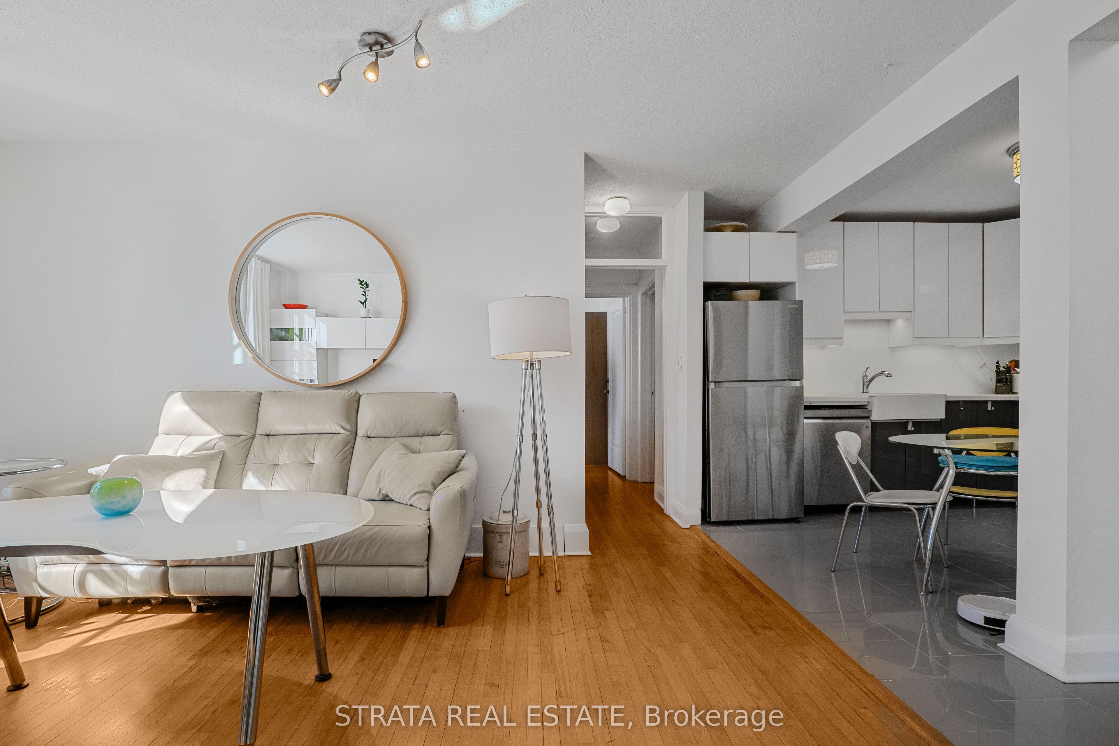 480 Oriole Parkway 207 Property Photo 13