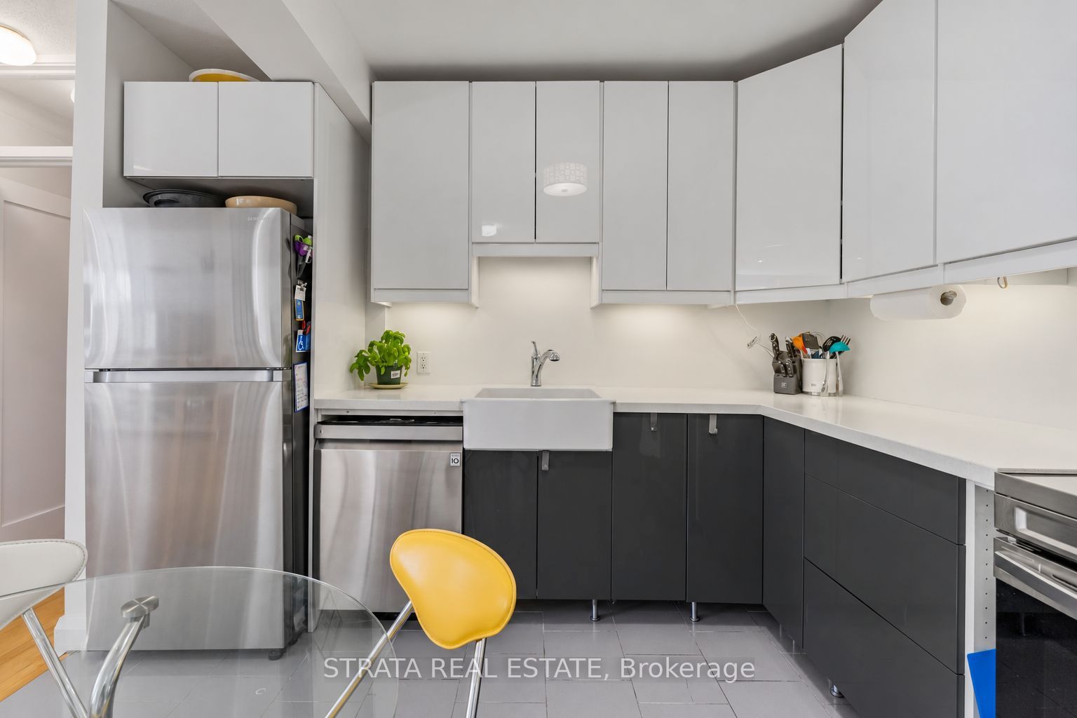 480 Oriole Parkway 207 Property Photo 14