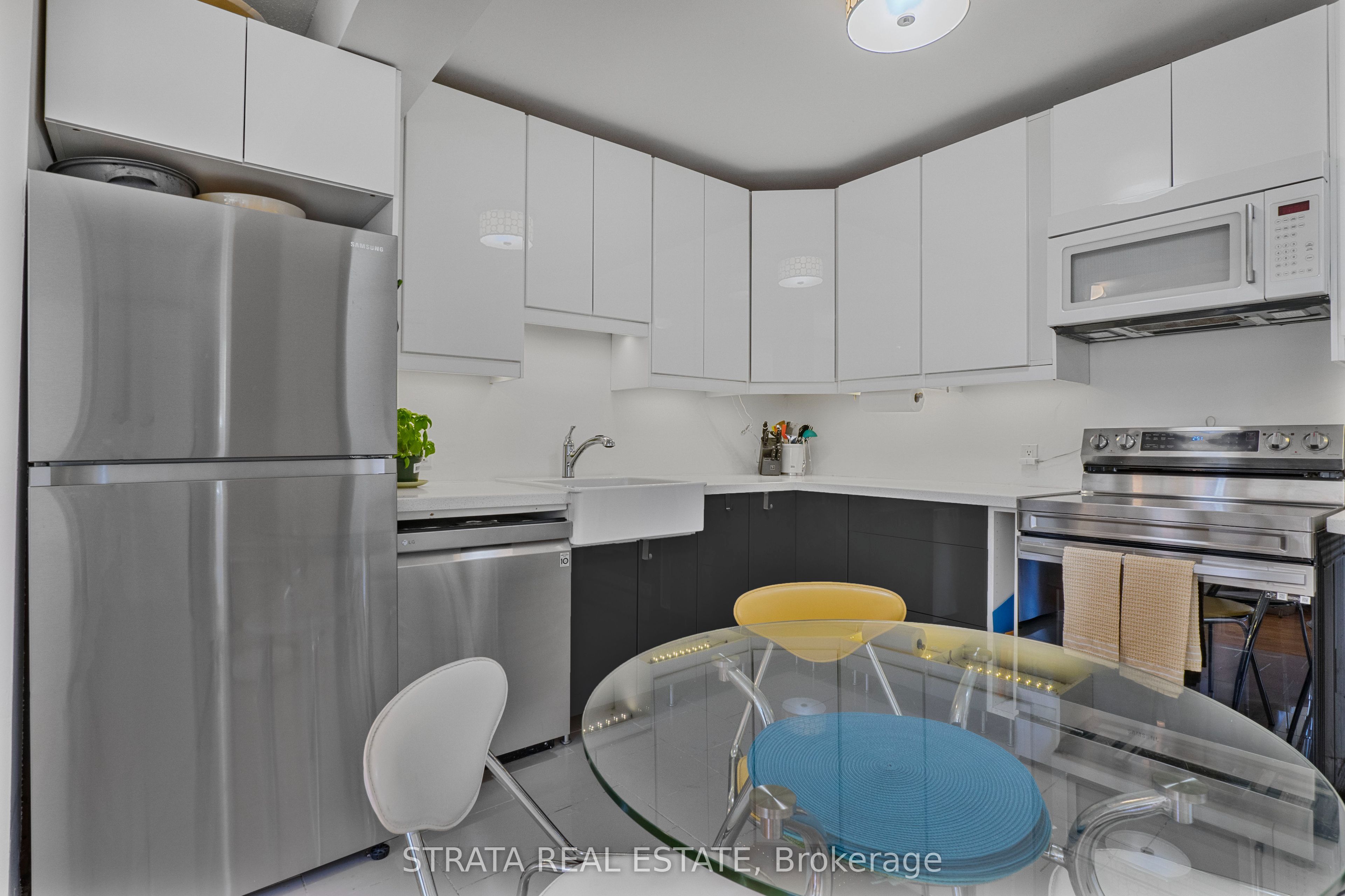 480 Oriole Parkway 207 Property Photo 15