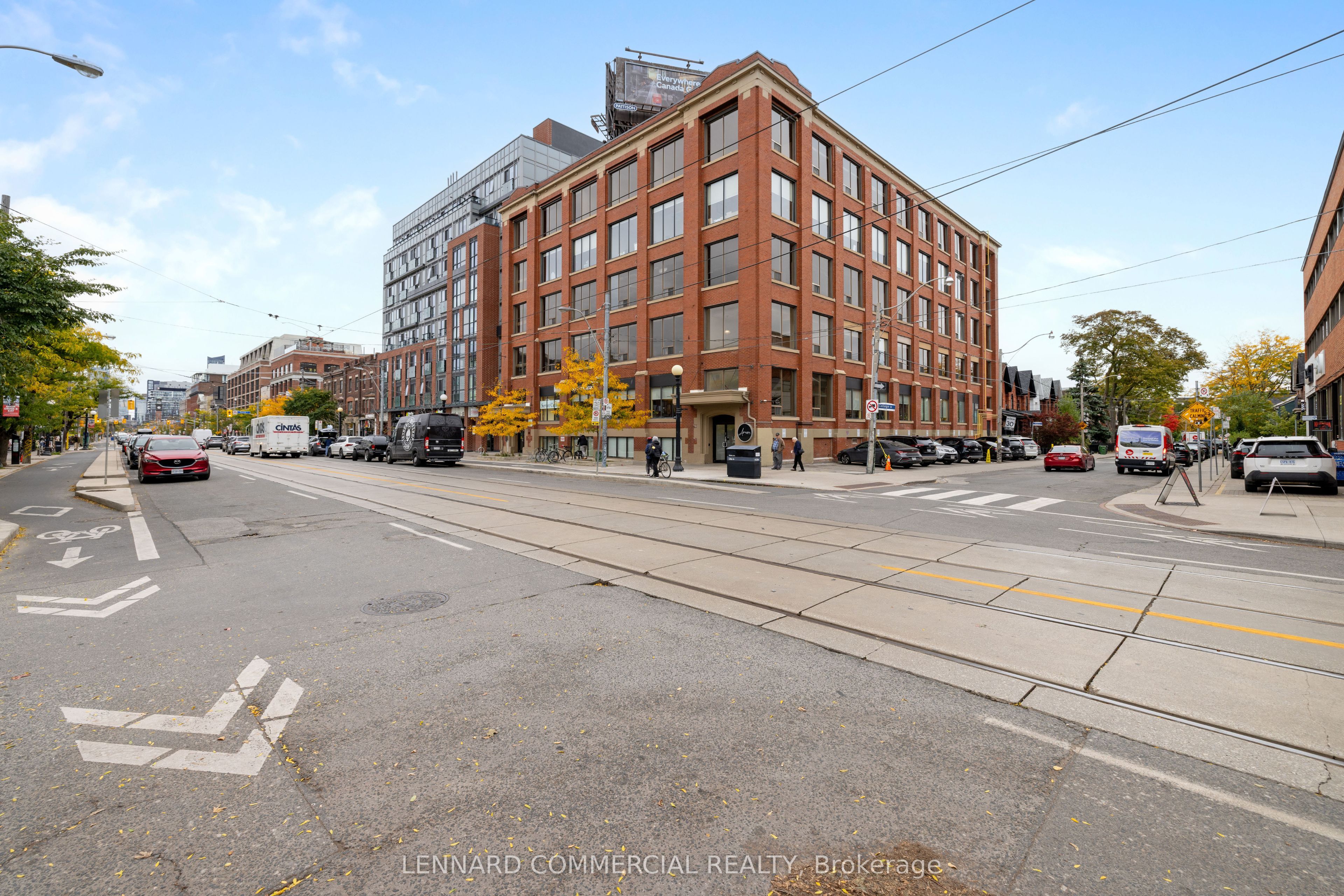 559 College Street 301 Property Photo 1