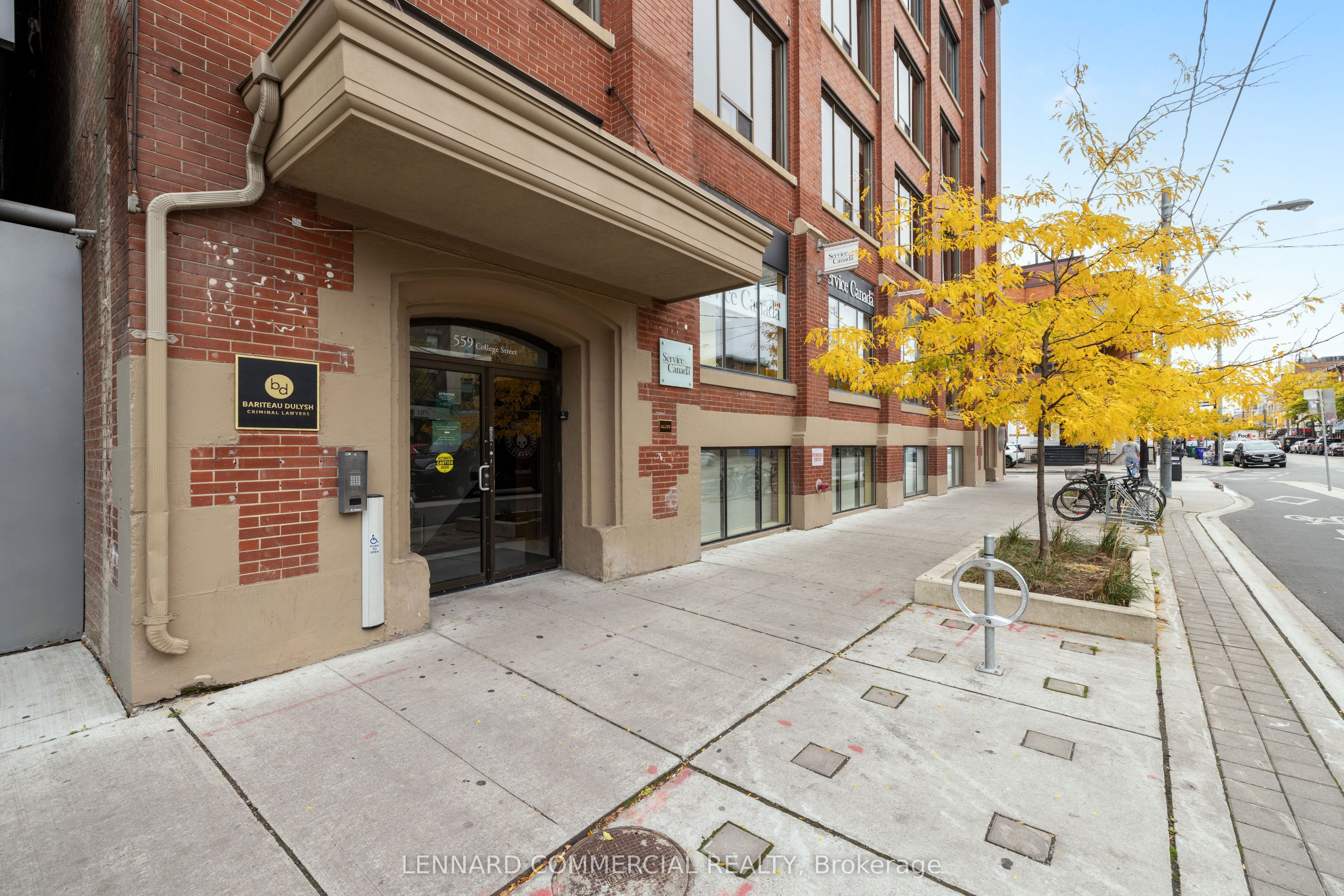 559 College Street 301 Property Photo 4
