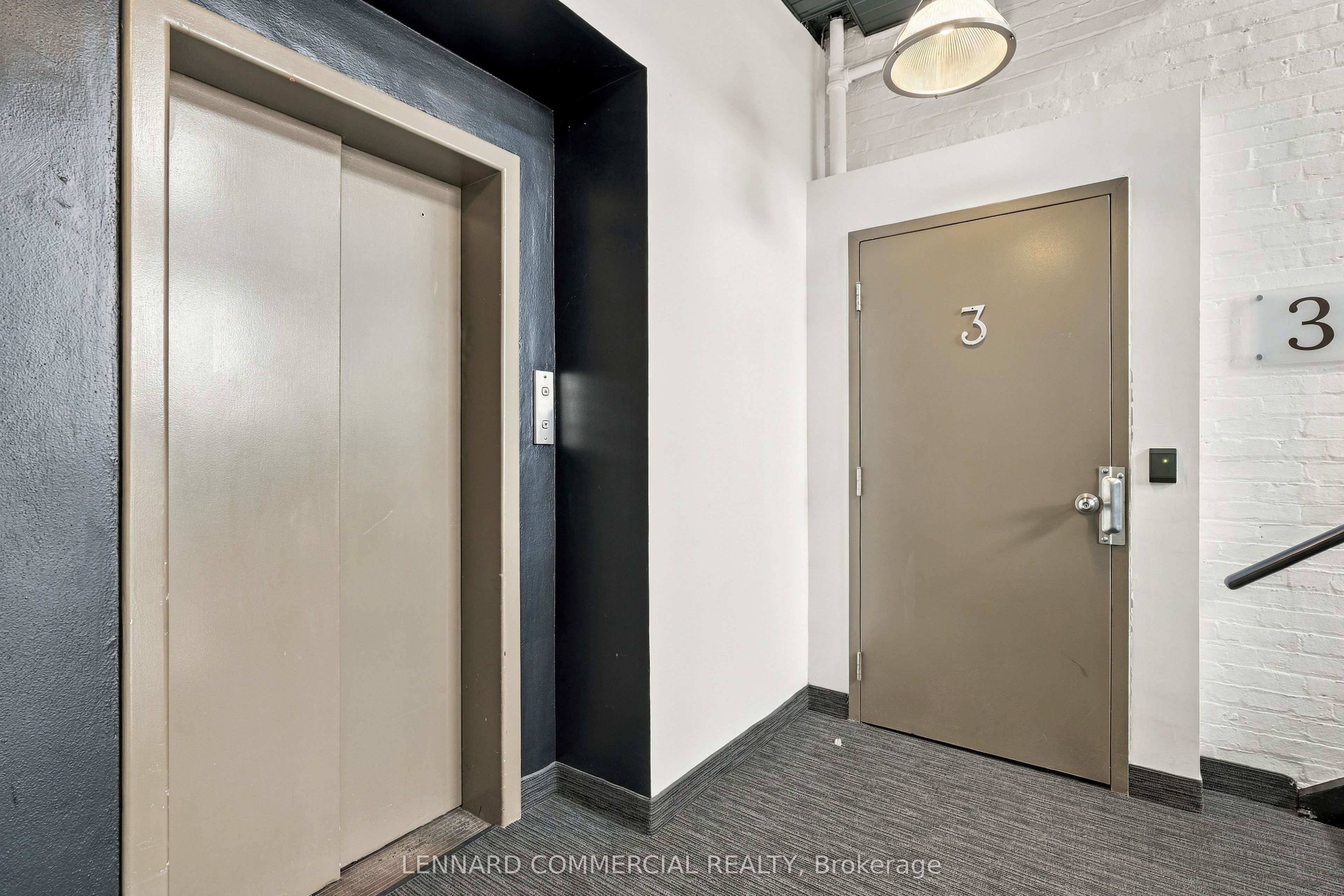 559 College Street 301 Property Photo 6