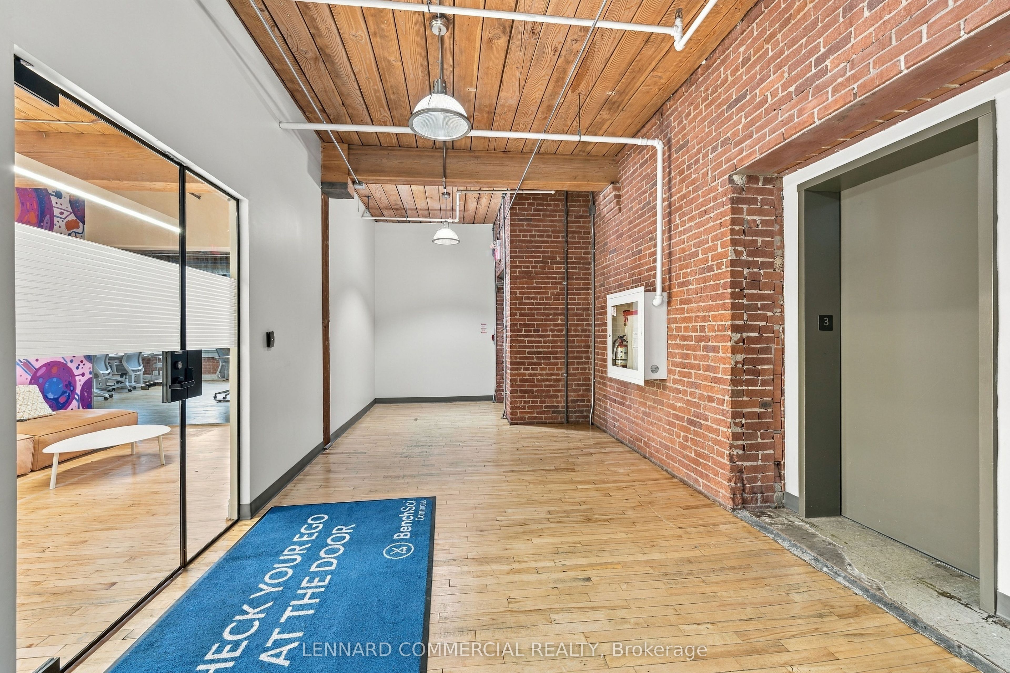 559 College Street 301 Property Photo 8