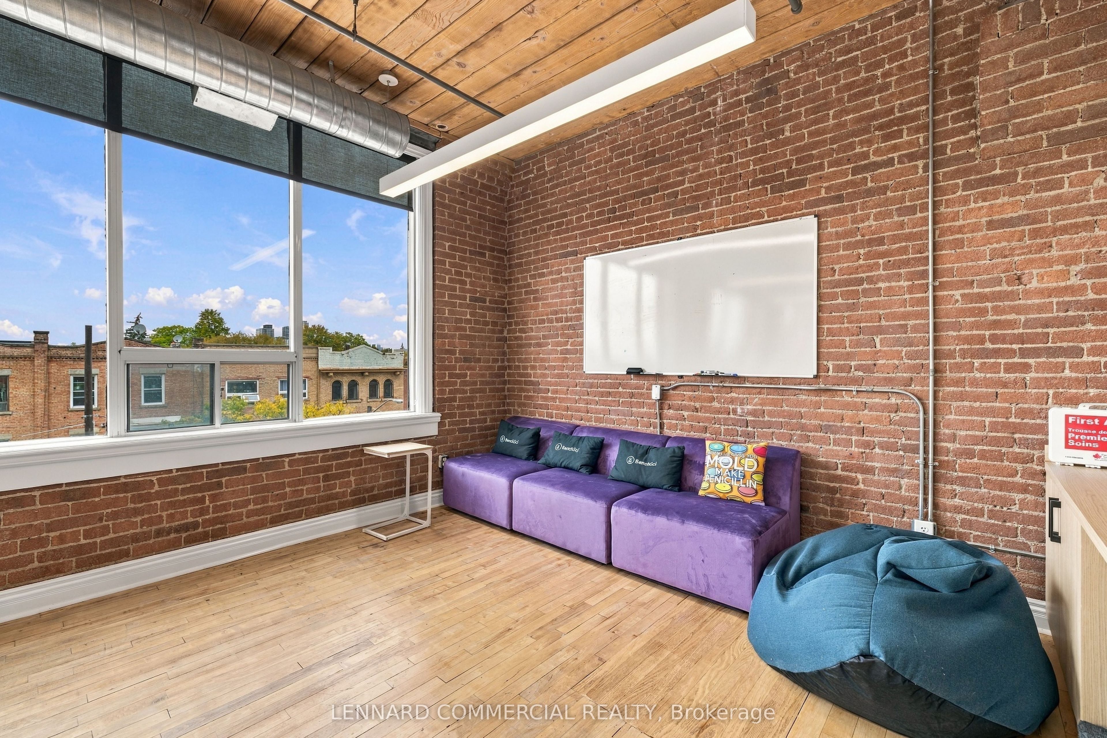 559 College Street 301 Property Photo 14