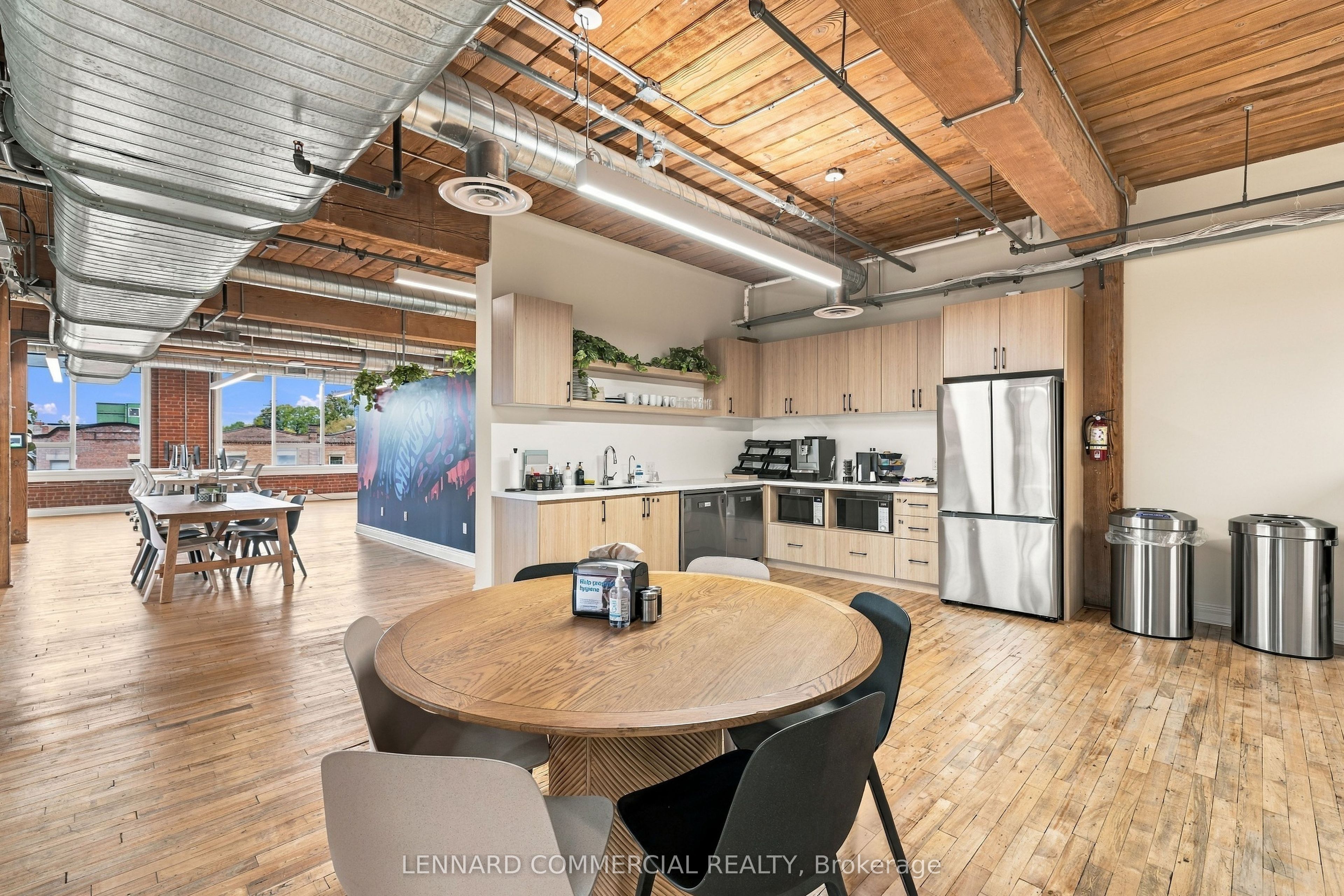 559 College Street 301 Property Photo 24