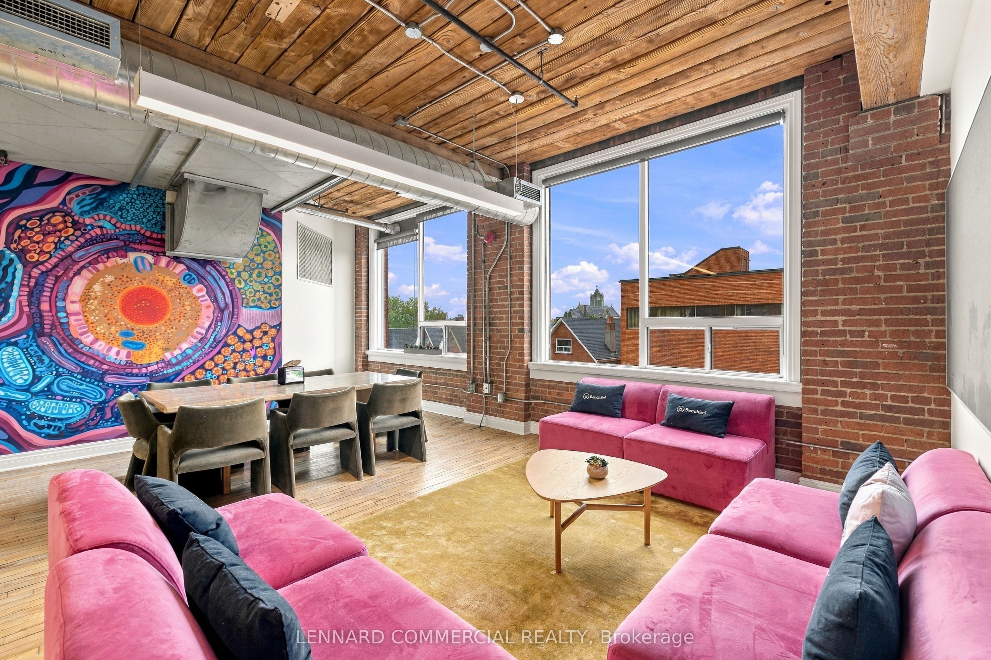 559 College Street 301 Property Photo 30