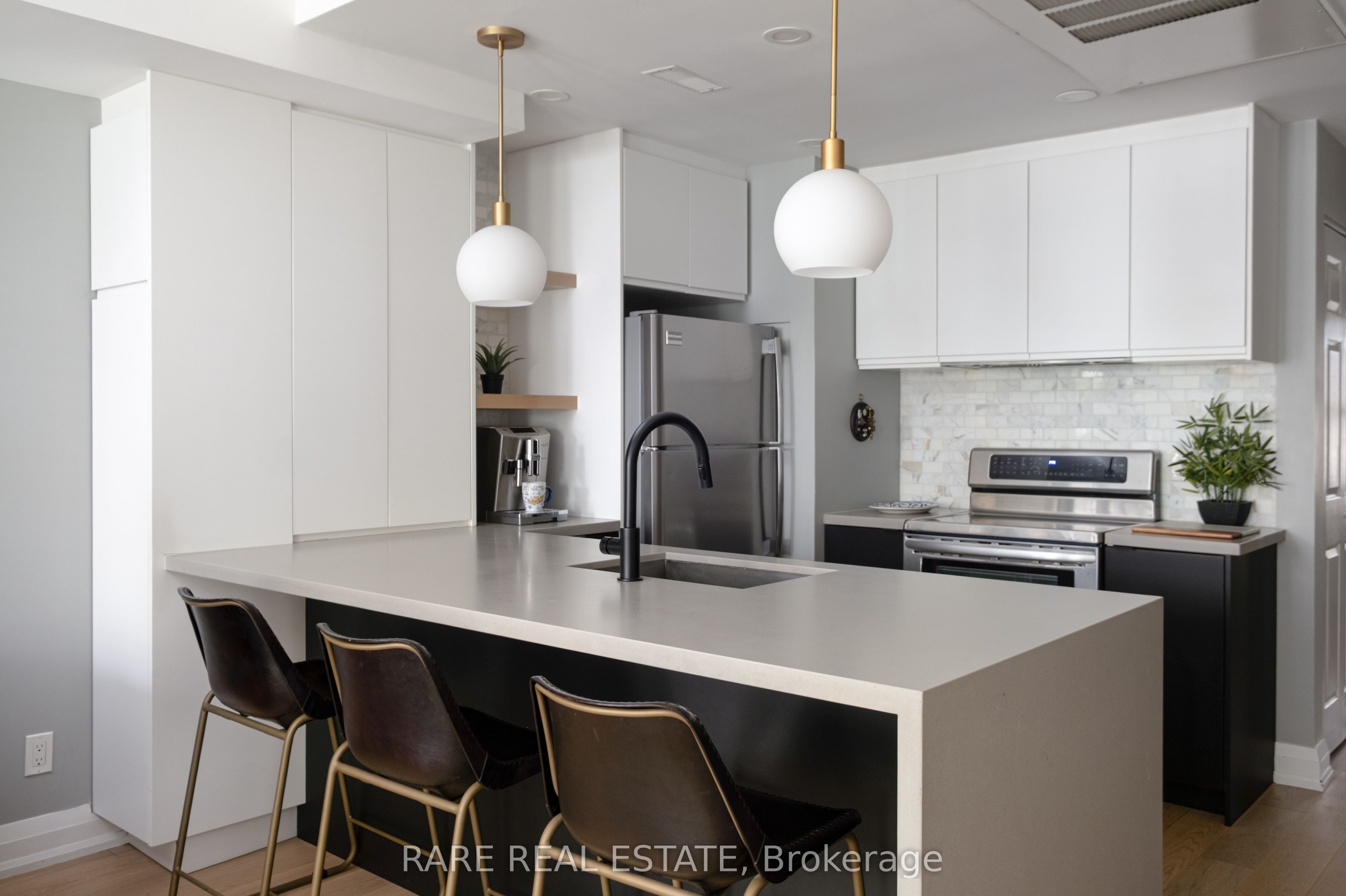 11 Niagara Street 21 Property Photo 2
