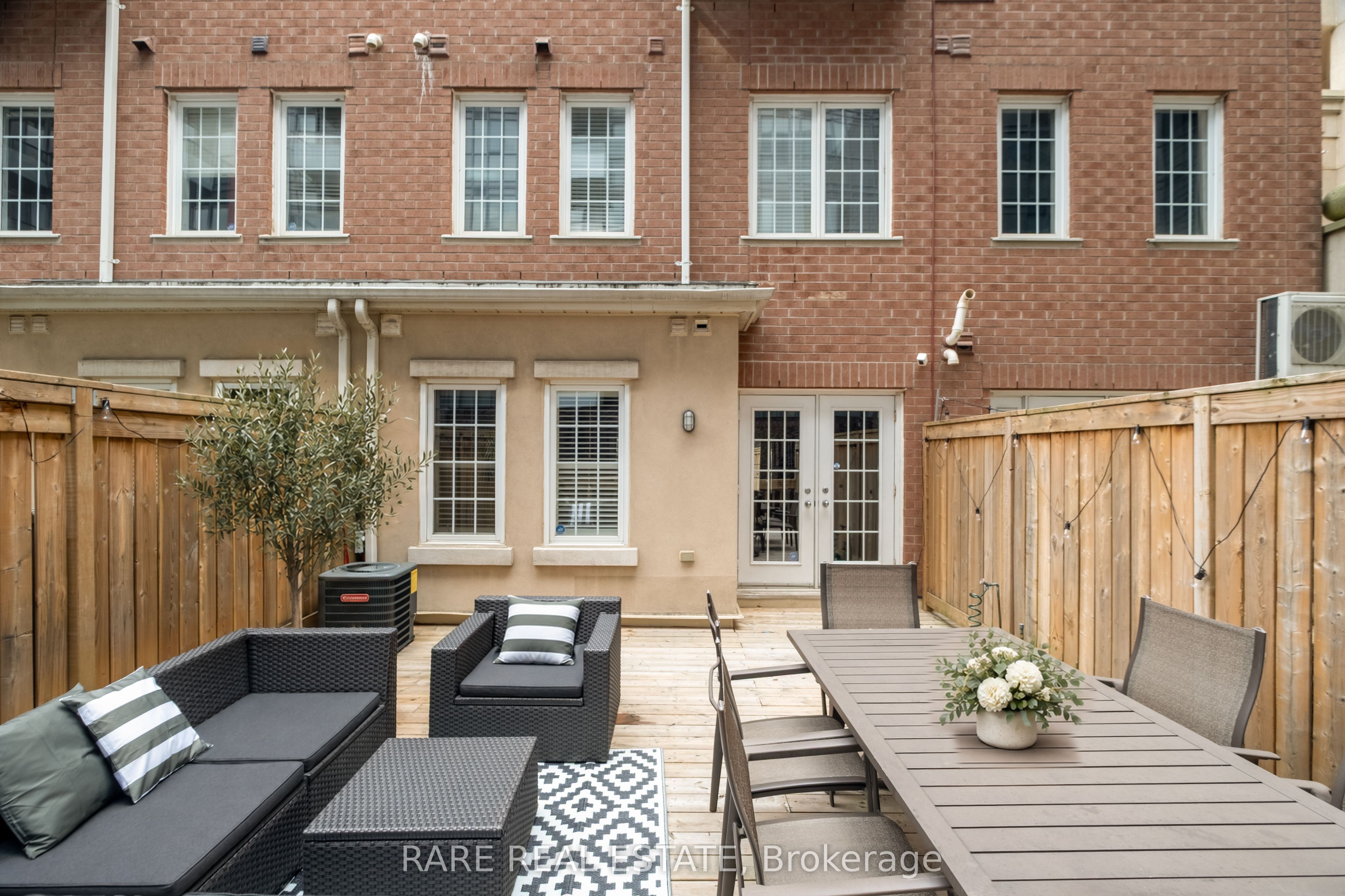 11 Niagara Street 21 Property Photo 6