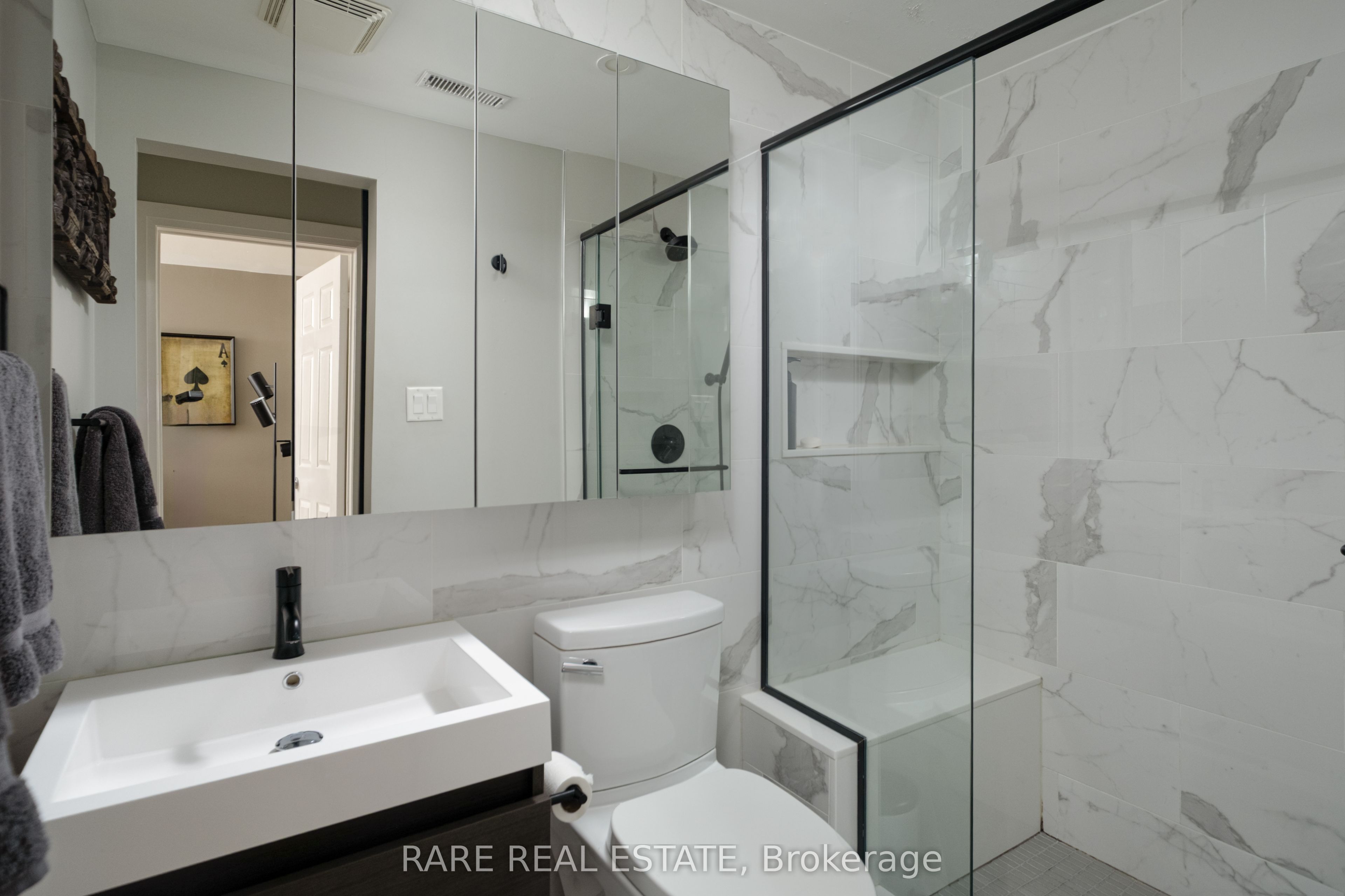 11 Niagara Street 21 Property Photo 18