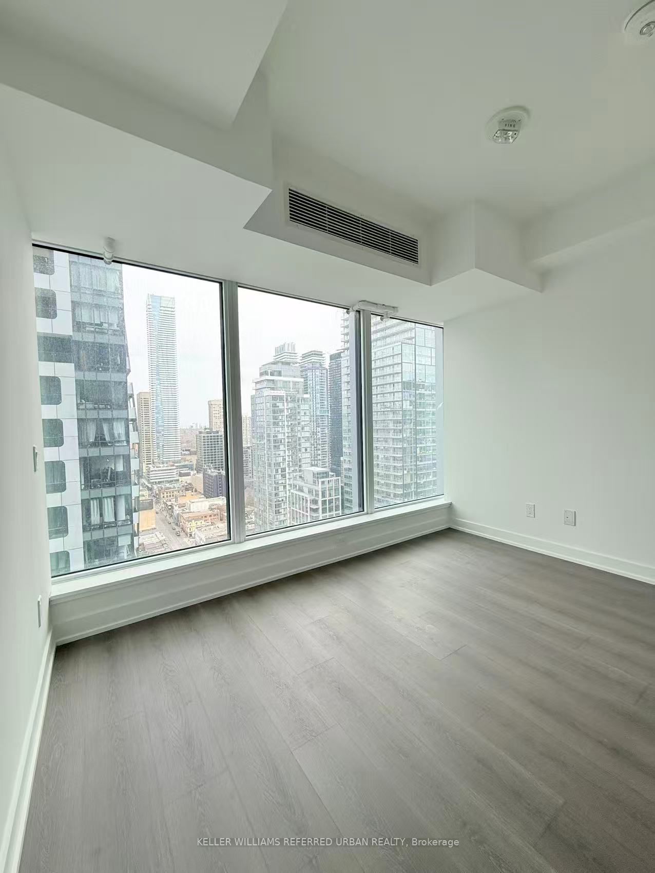 8 Wellesley Street W 3308 Property Photo 4