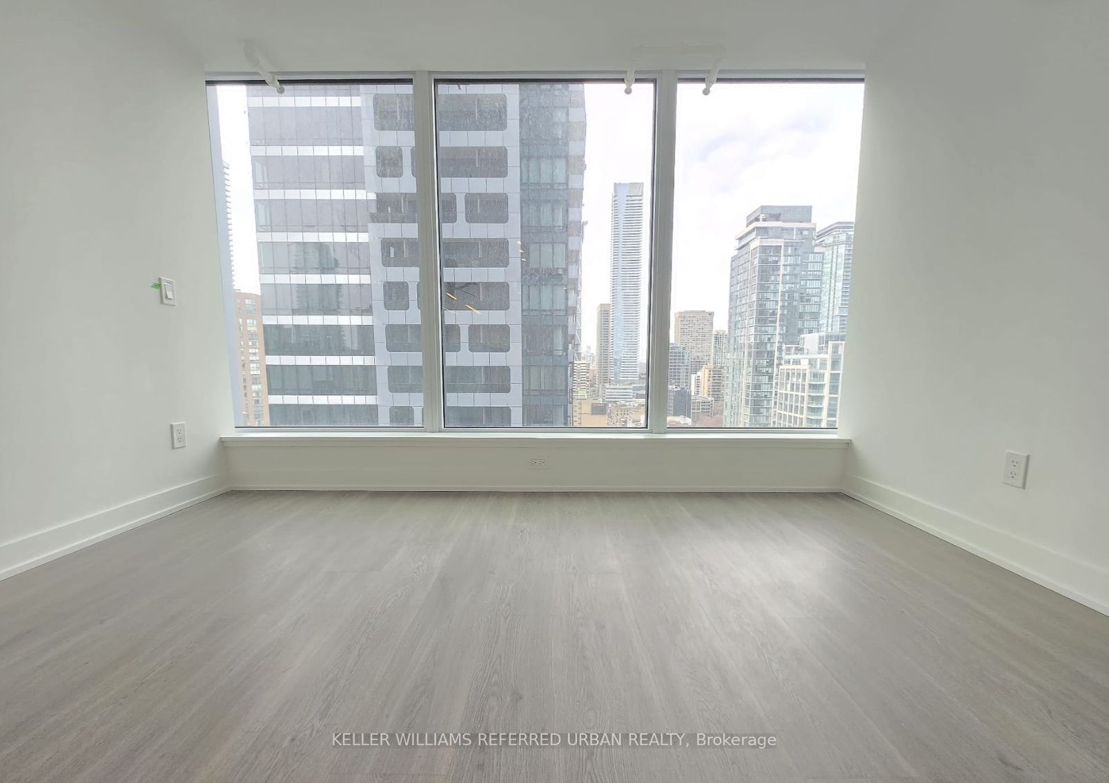 8 Wellesley Street W 3308 Property Photo 5