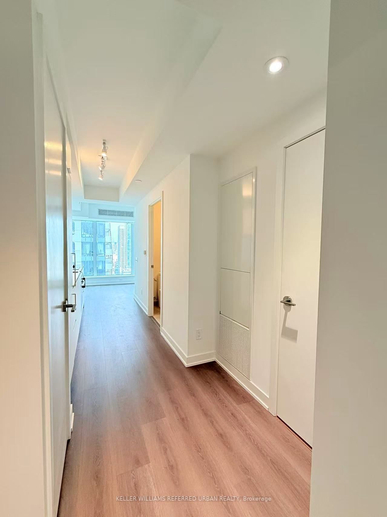 8 Wellesley Street W 3308 Property Photo 6