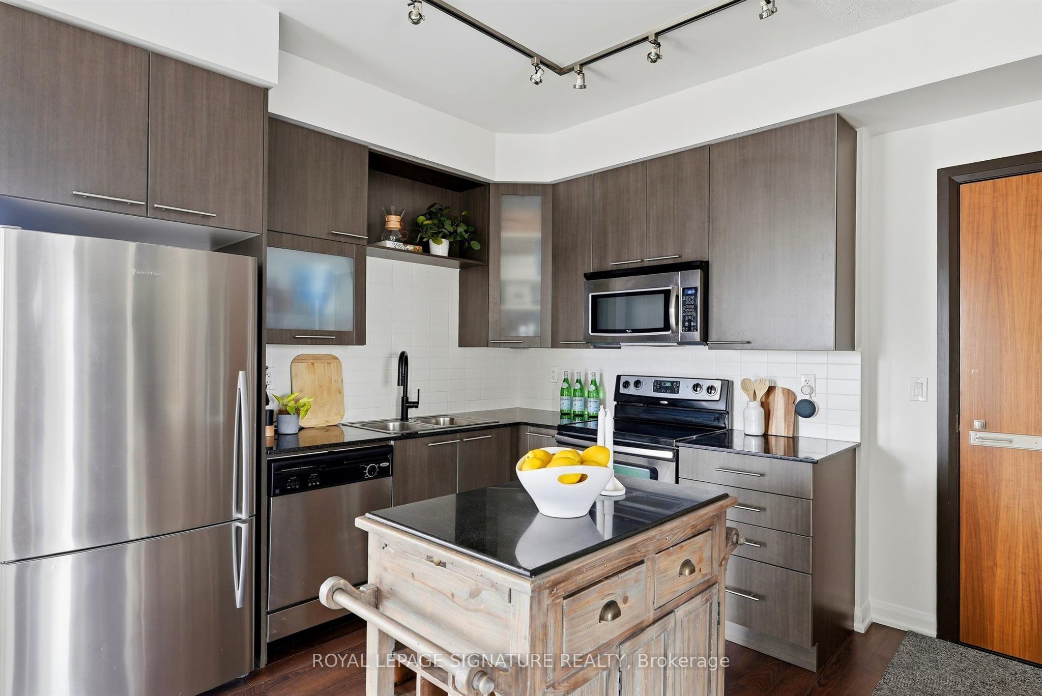 500 Sherbourne Street 2009 Property Photo 3