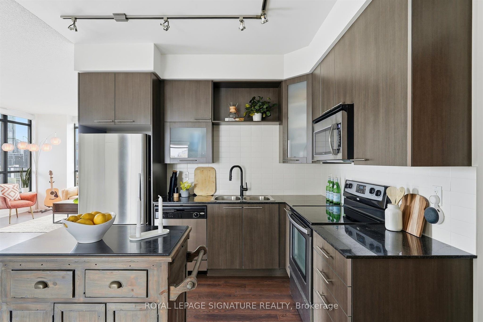 500 Sherbourne Street 2009 Property Photo 4