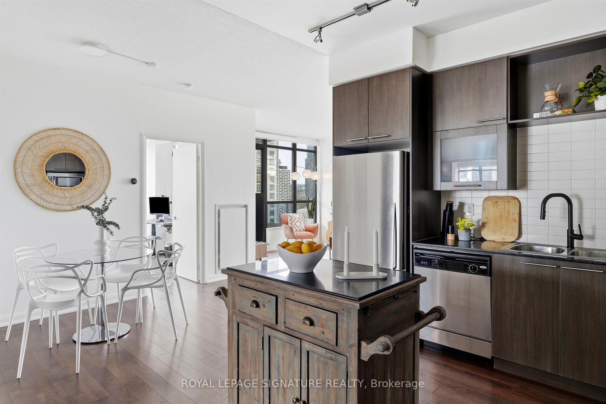 500 Sherbourne Street 2009 Property Photo 5