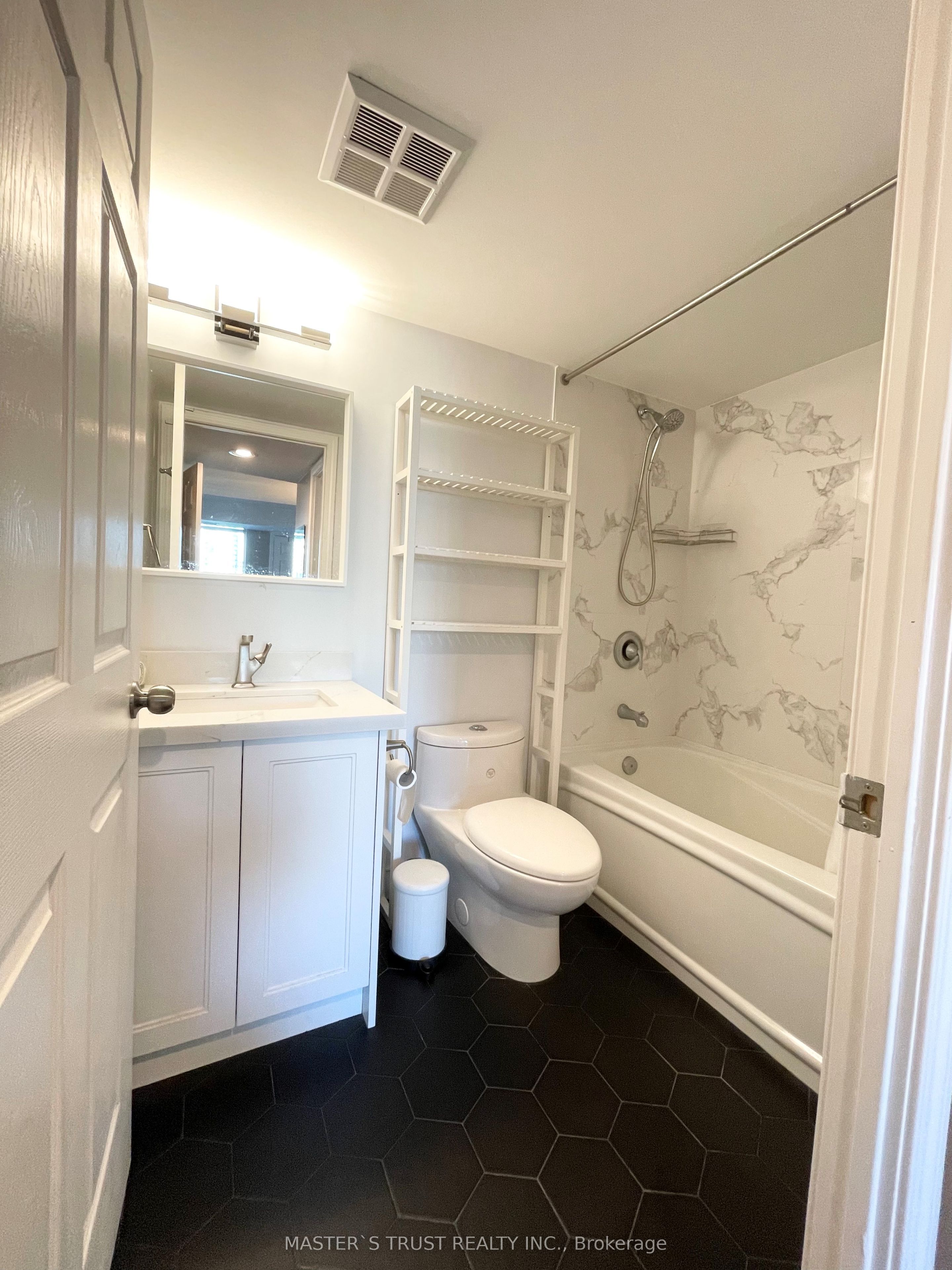 28 Harrison Garden Boulevard 801 Property Photo 14