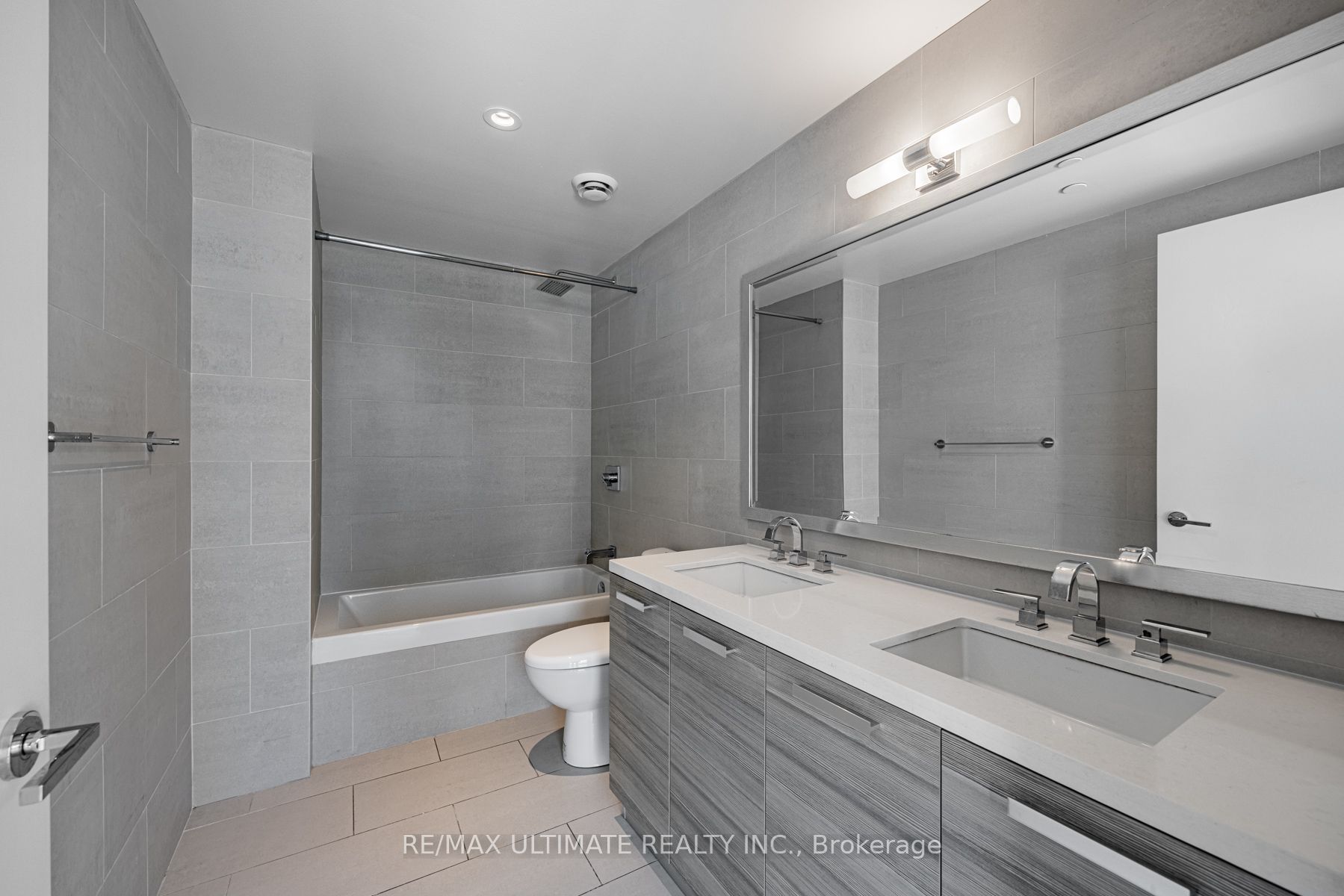 224 King Street W 1504 Property Photo 14