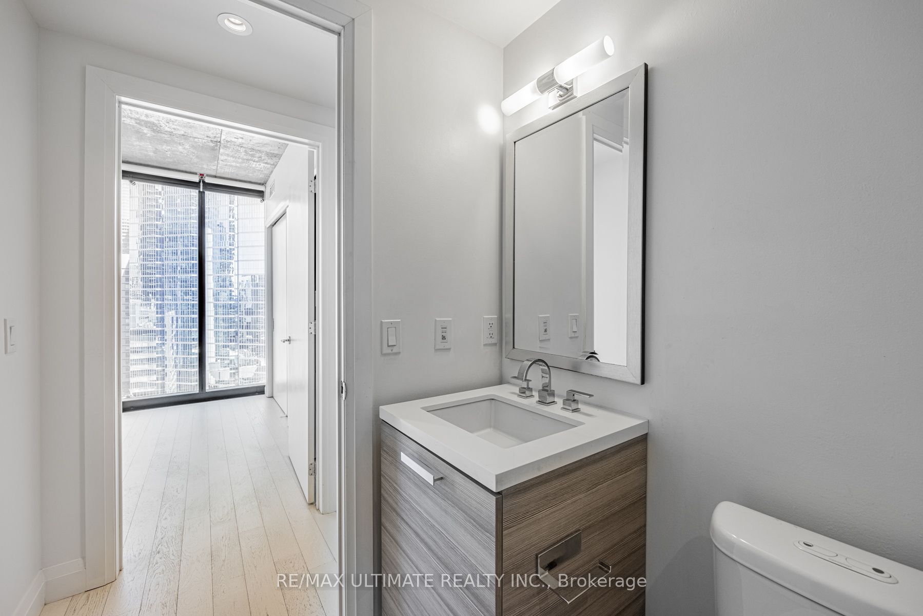 224 King Street W 1504 Property Photo 19