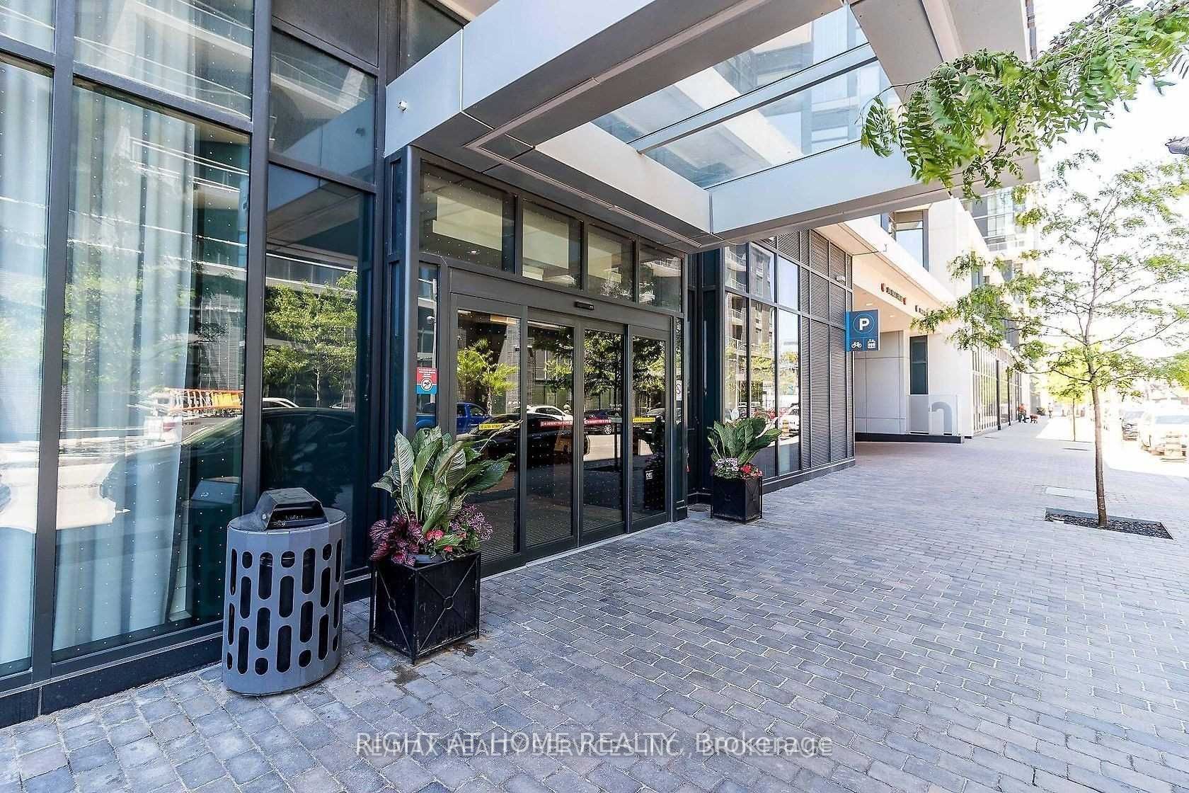 55 Merchants Wharf 519 Property Photo 3