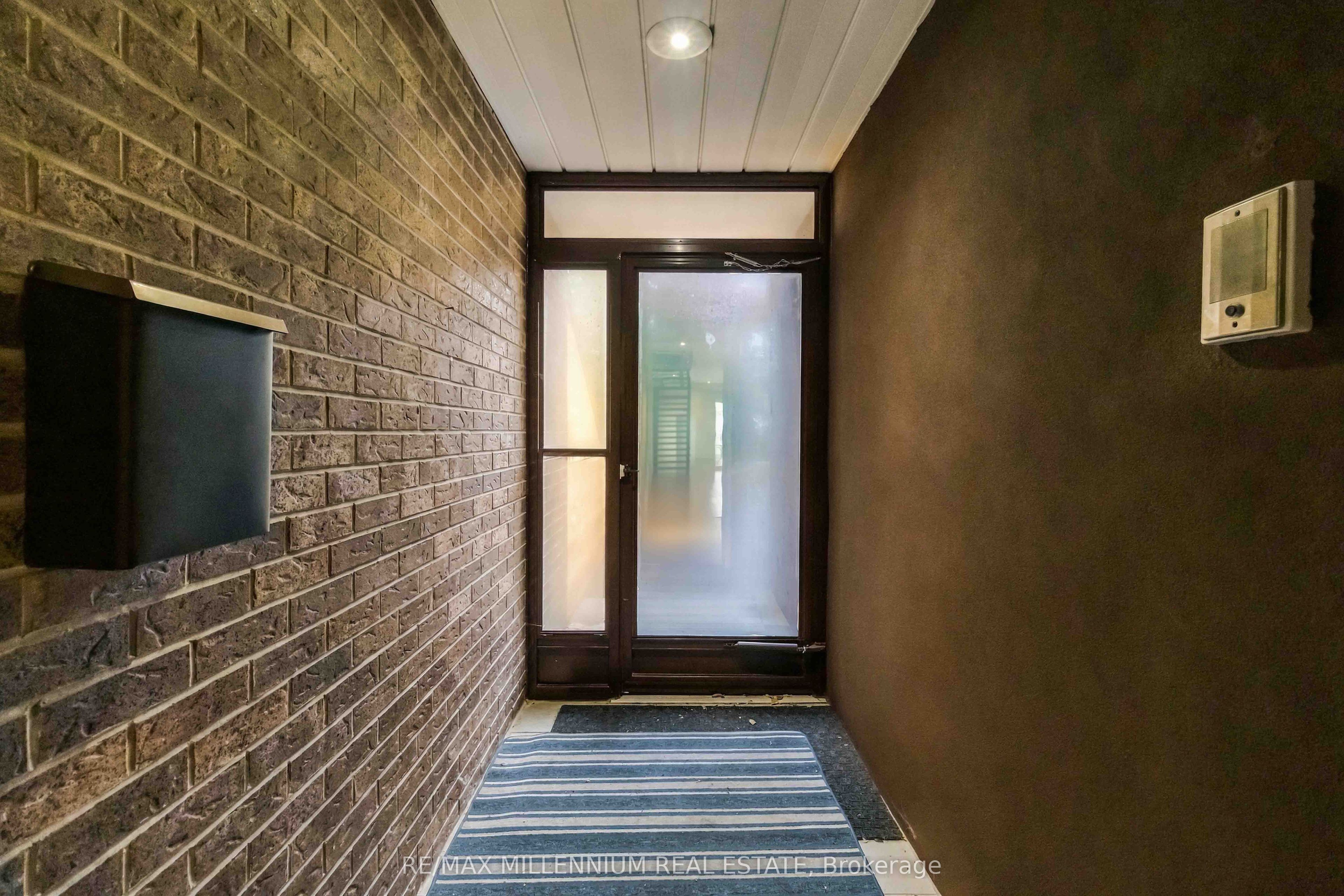 65 Castlefield Avenue Property Photo 4