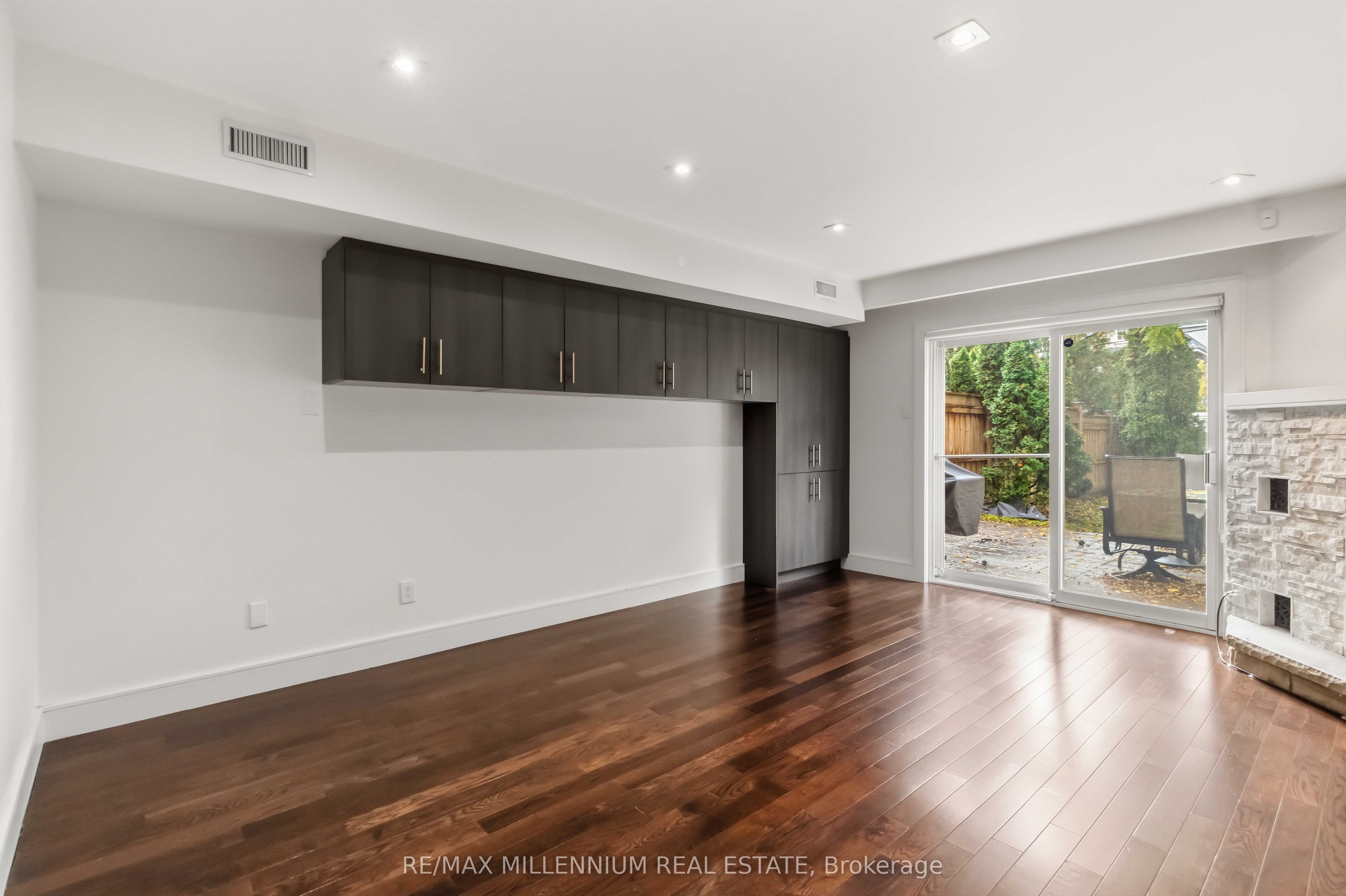 65 Castlefield Avenue Property Photo 6