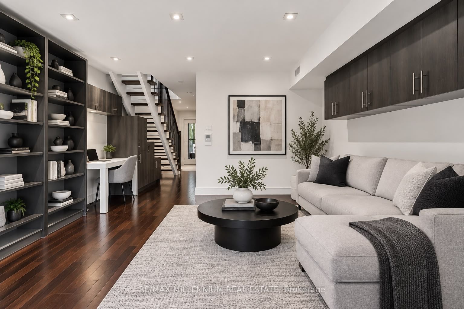 65 Castlefield Avenue Property Photo 10