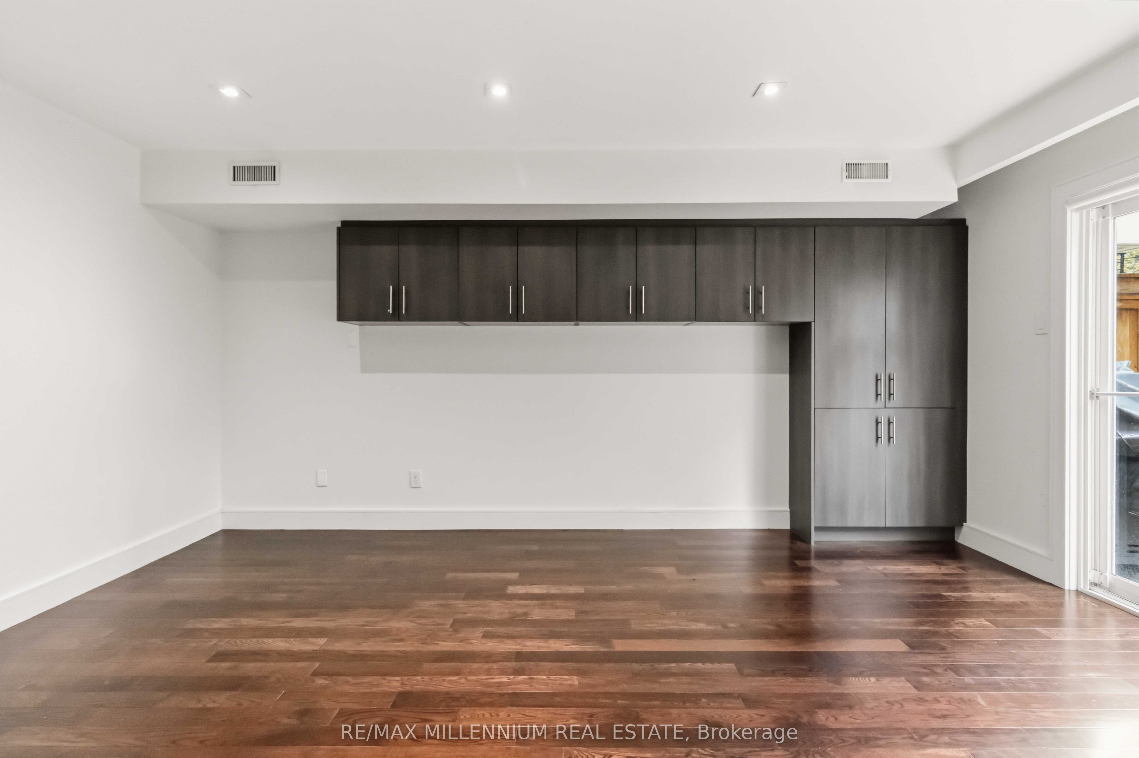 65 Castlefield Avenue Property Photo 12