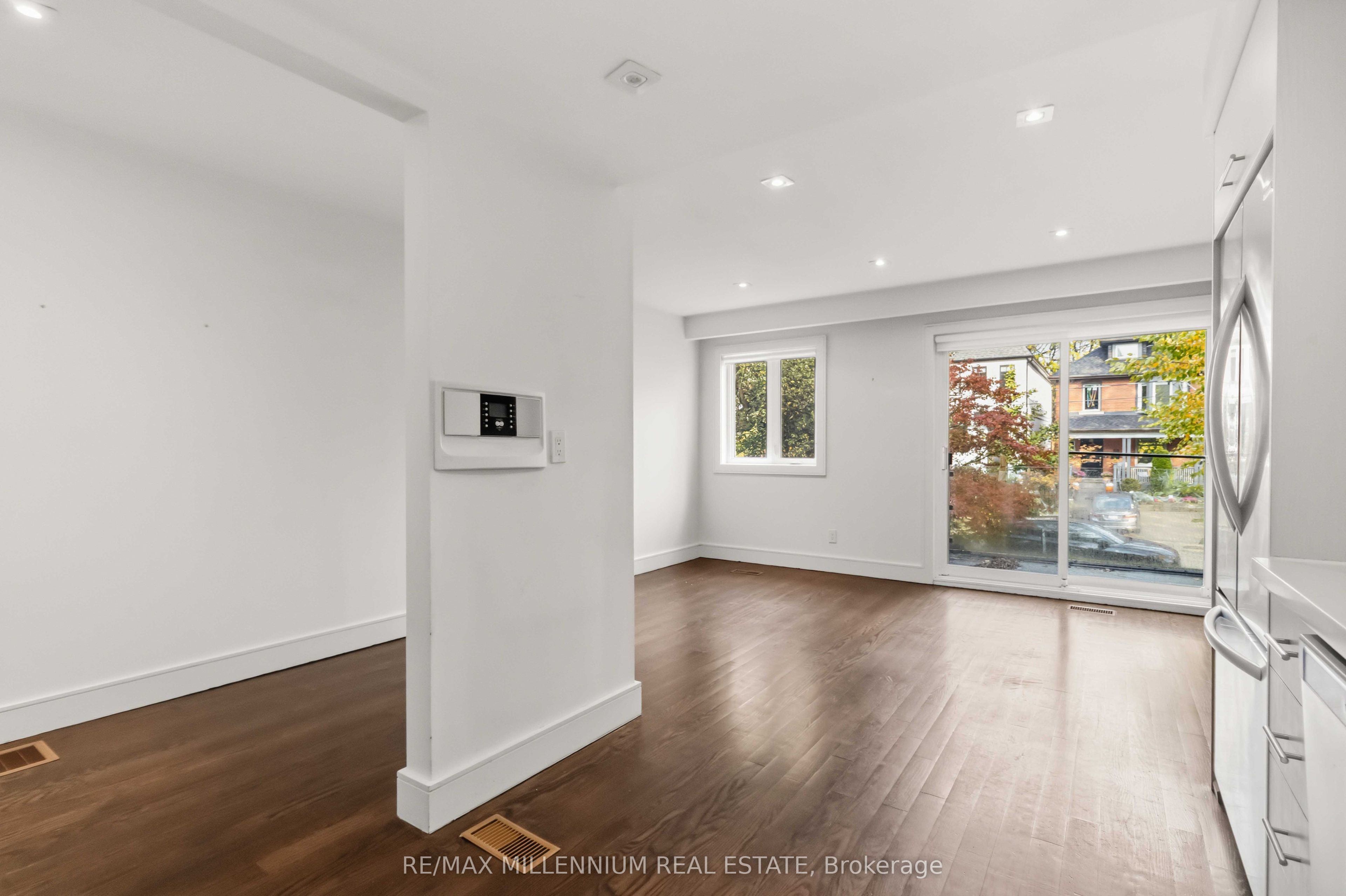 65 Castlefield Avenue Property Photo 27