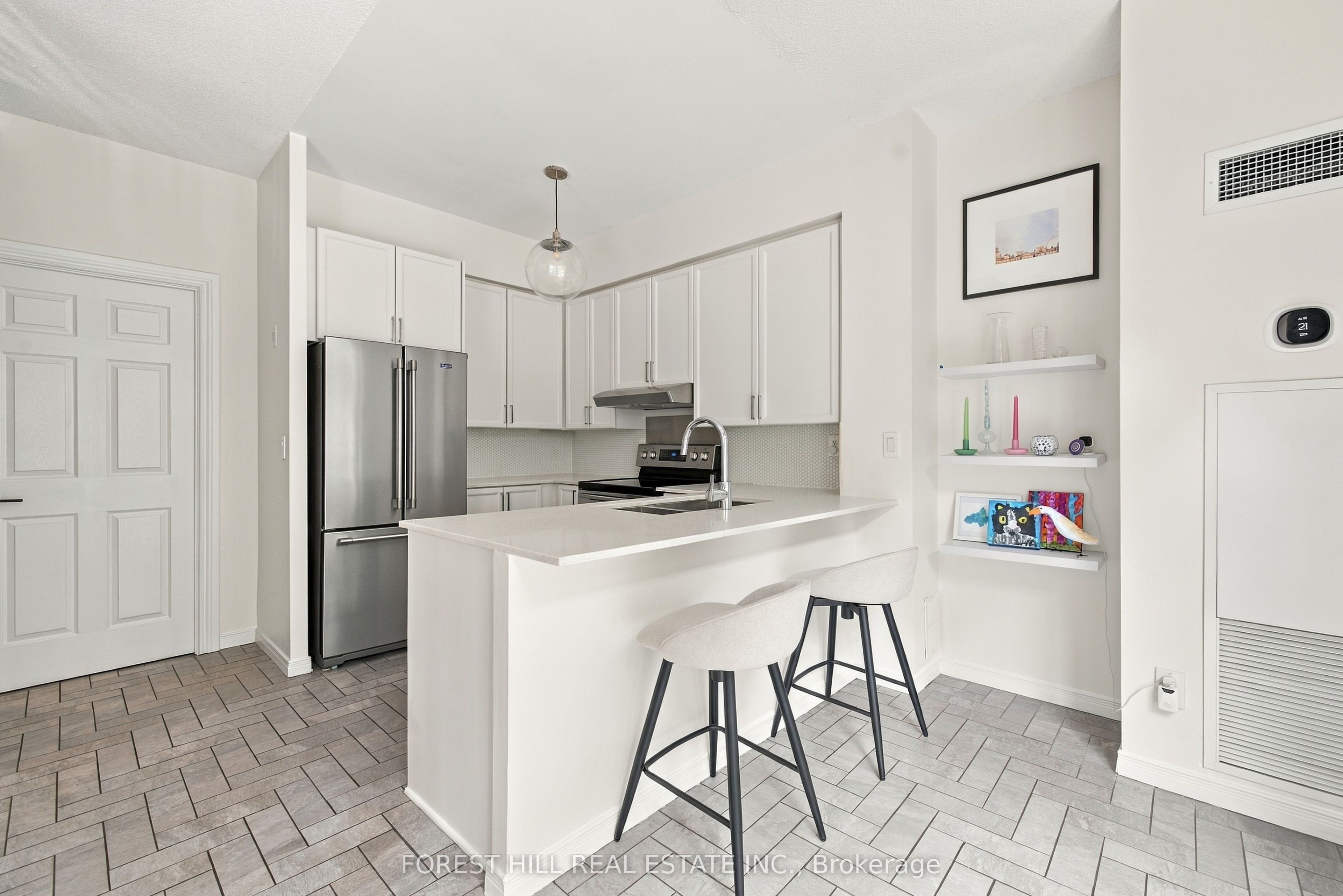 109 Front Street E 229 Property Photo 6