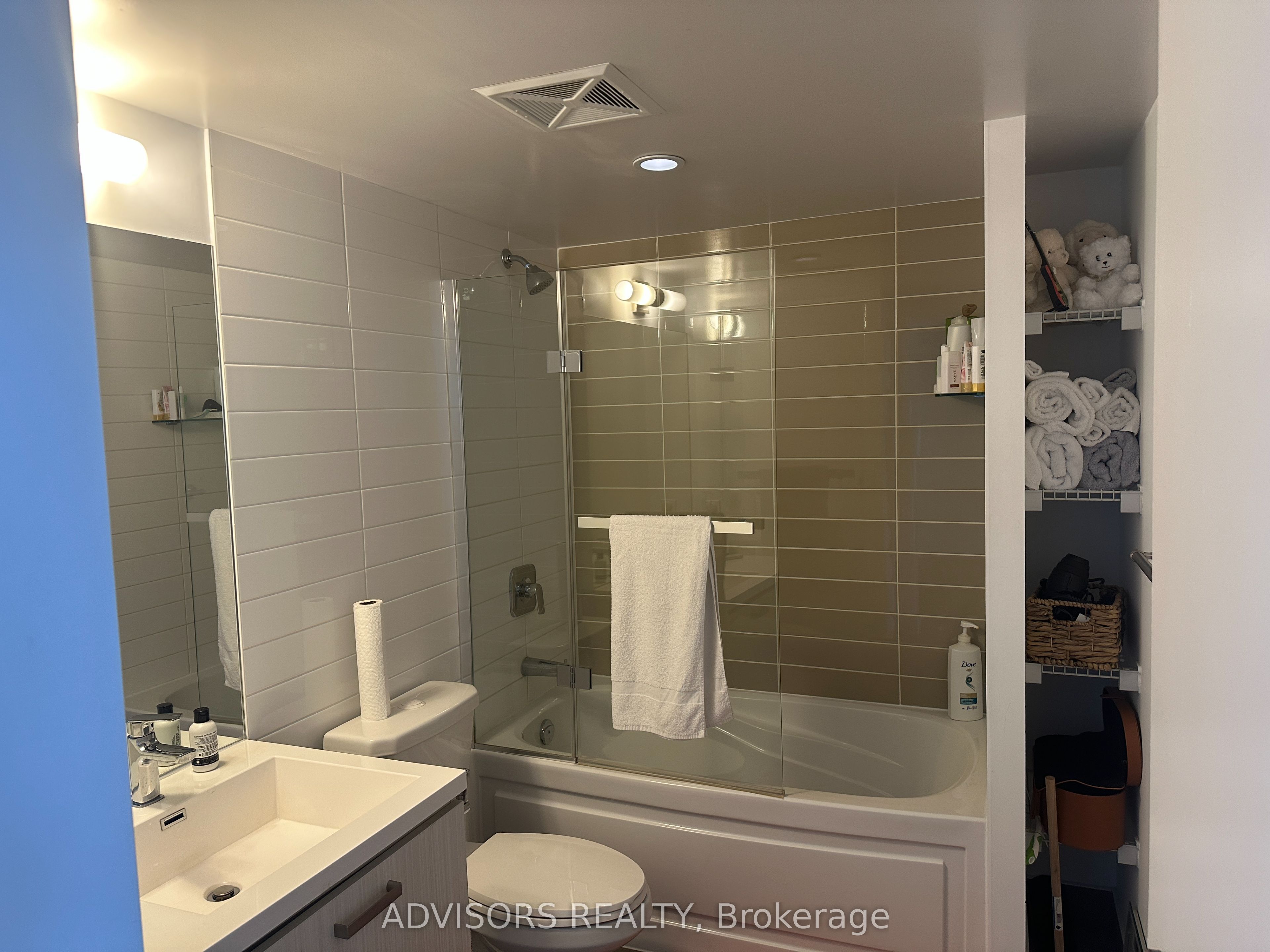 125 Redpath Avenue 2402 Property Photo 10