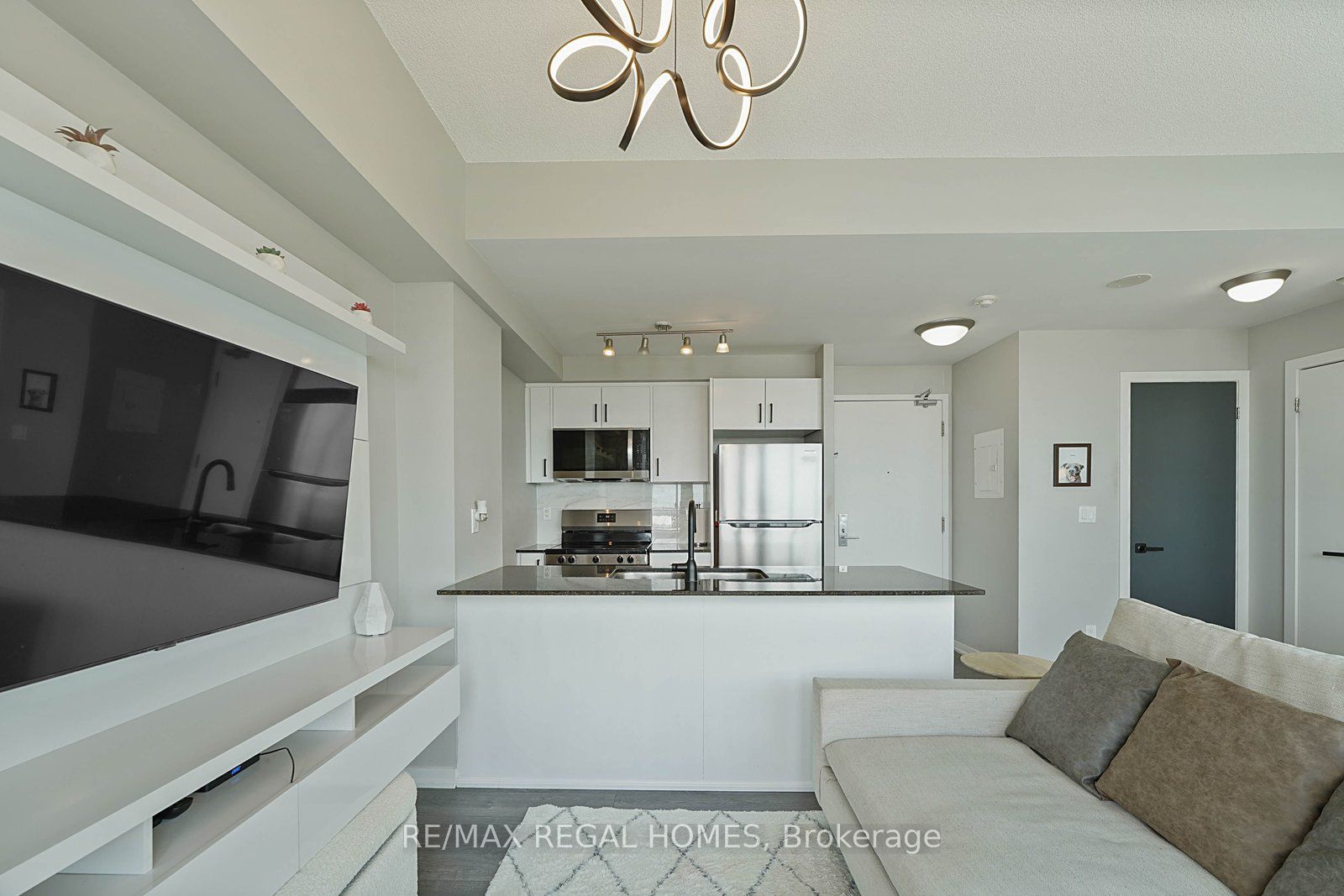 55 East Liberty Street 909 Property Photo 4