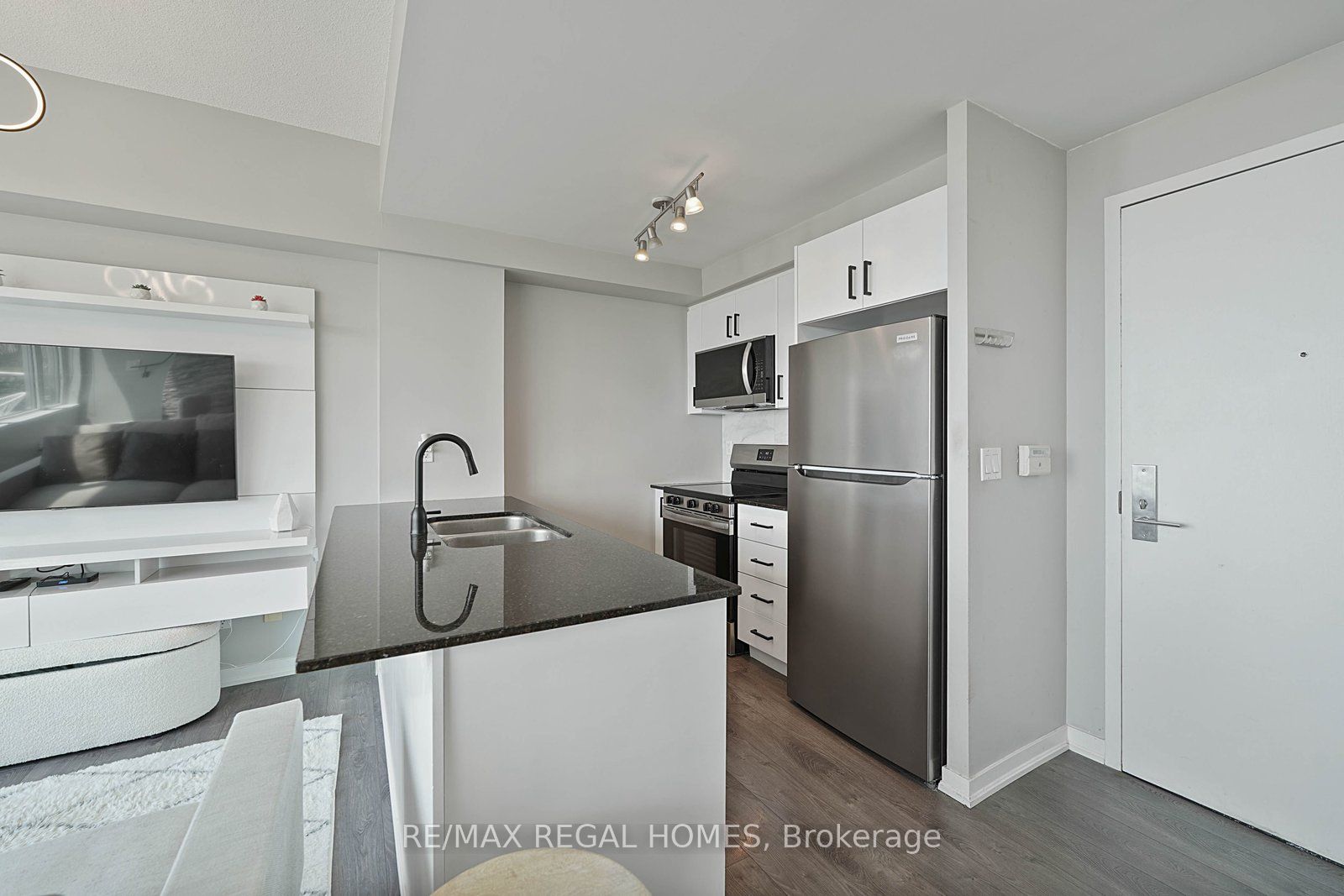 55 East Liberty Street 909 Property Photo 6