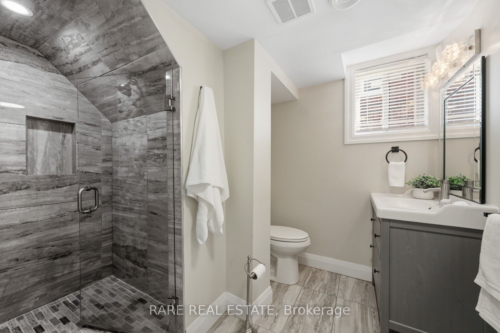 35 Kennard Avenue Property Photo 18
